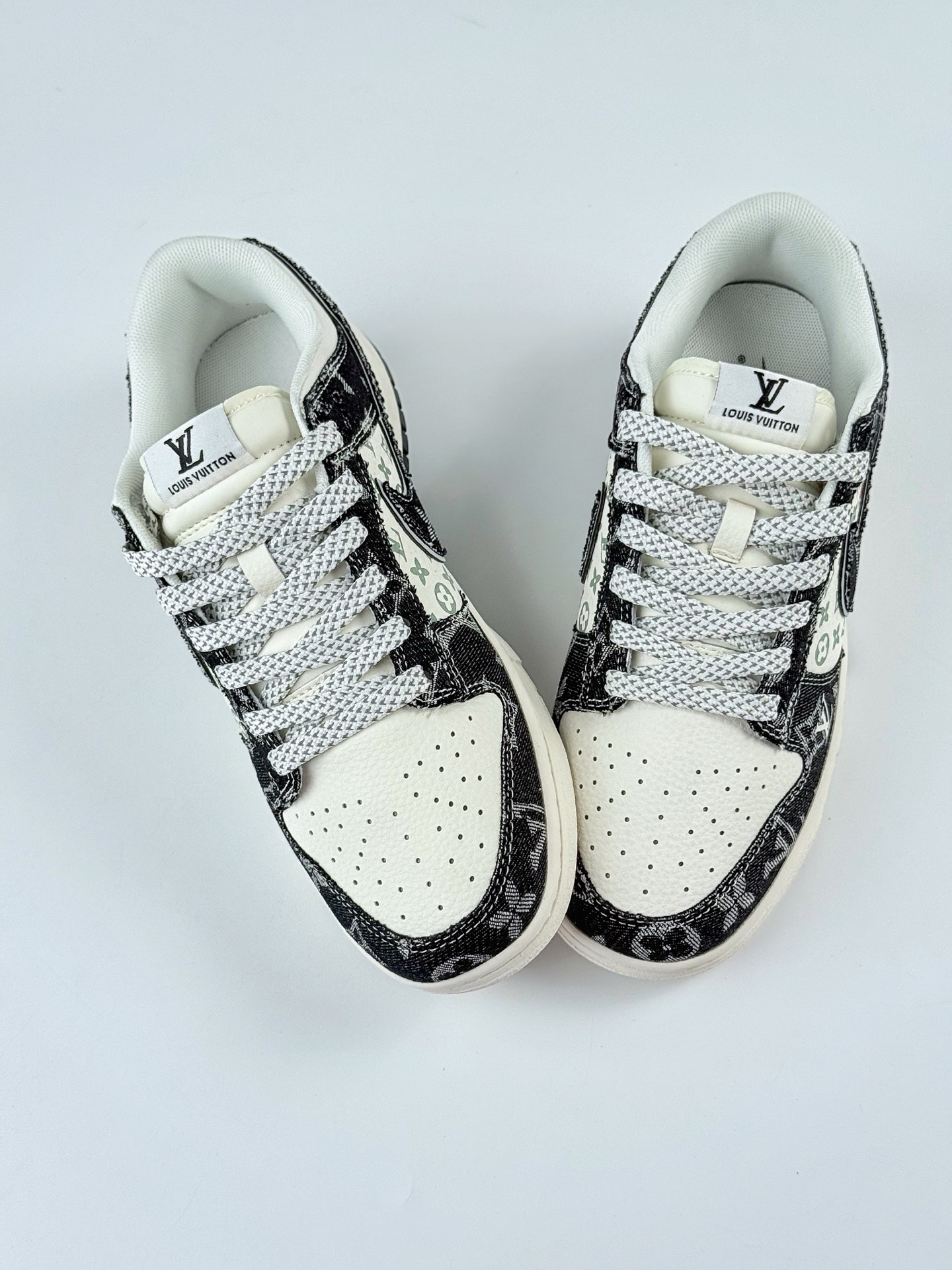 Nike SB Dunk Low x Louis Vuitton 黑白双小勾满天星 YX5066-351