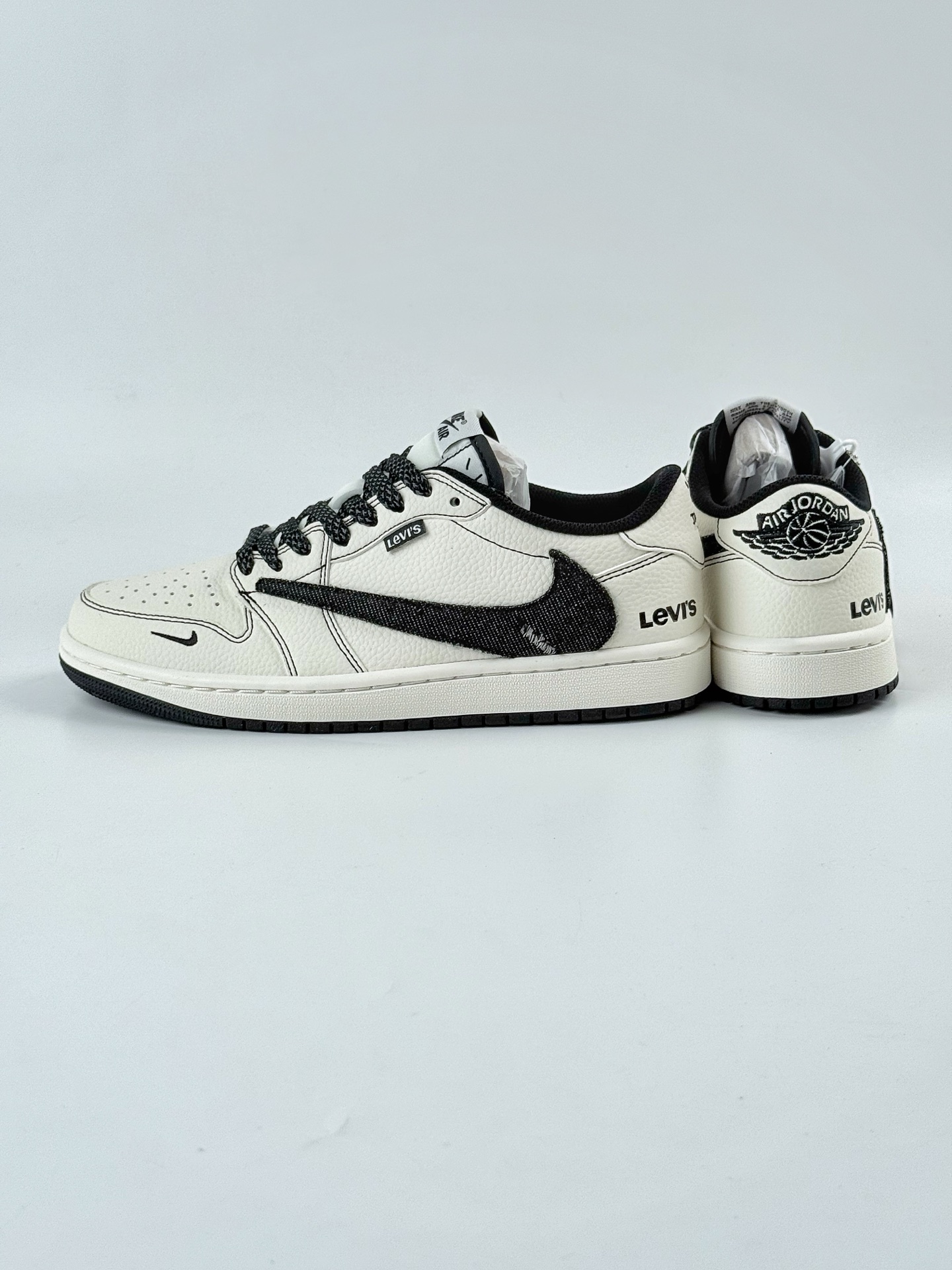 Travis Scott x Nike Air Jordan 1 Low x Levi's Air Jordan 1 Low 反转白黑小勾满天星倒钩 LE2436-135