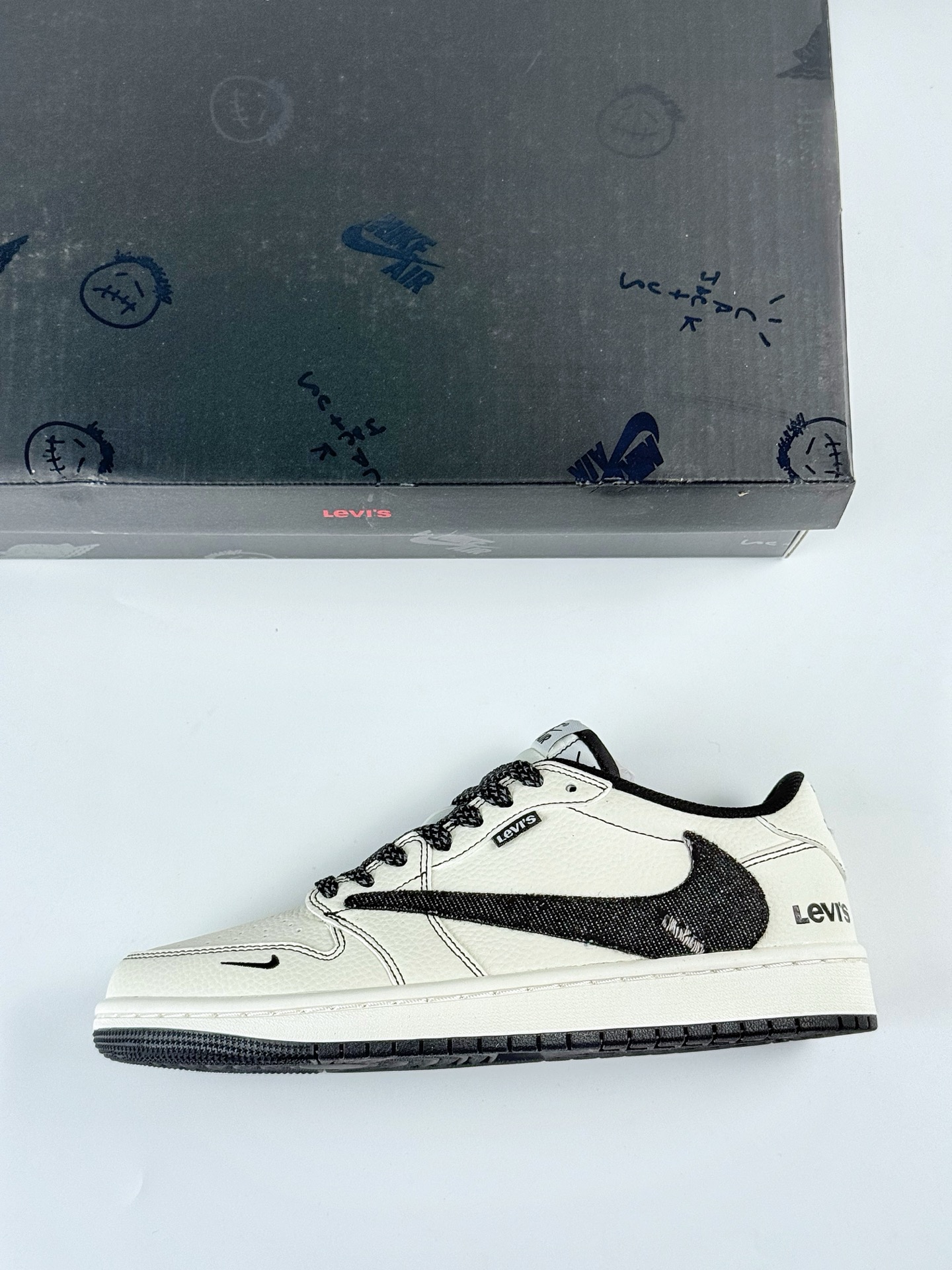 Travis Scott x Nike Air Jordan 1 Low x Levi's Air Jordan 1 Low 反转白黑小勾满天星倒钩 LE2436-135