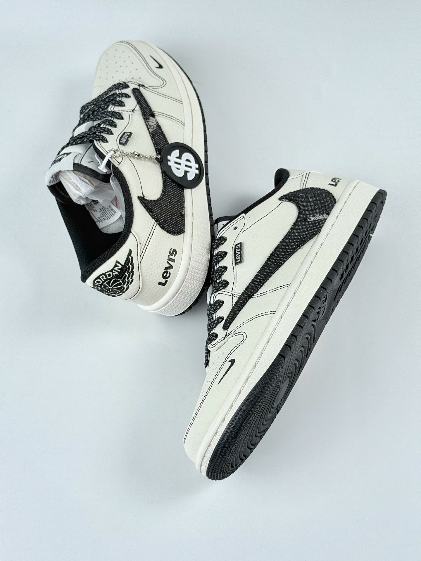 Travis Scott x Nike Air Jordan 1 Low x Levi's Air Jordan 1 Low 反转白黑小勾满天星倒钩 LE2436-135