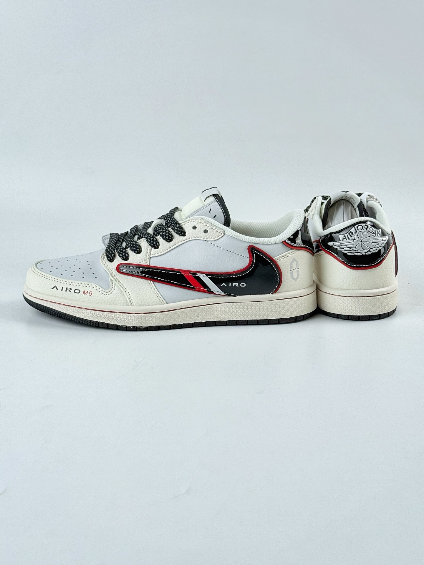 Travis Scott x Nike Air Jordan 1 Low 问界M9米蓝红 Air Jordan 1 Low 反转白蓝红倒钩 FC1688-238