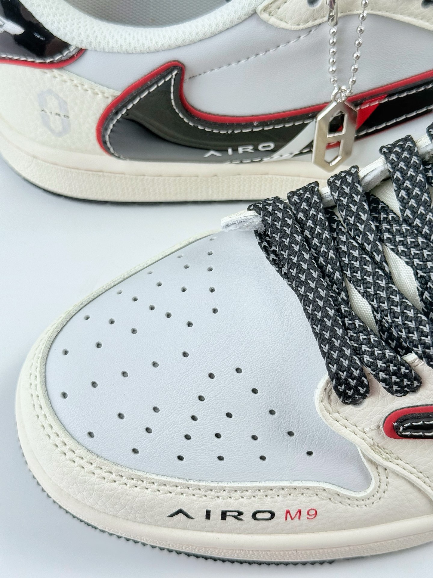 Travis Scott x Nike Air Jordan 1 Low 问界M9米蓝红 Air Jordan 1 Low 反转白蓝红倒钩 FC1688-238
