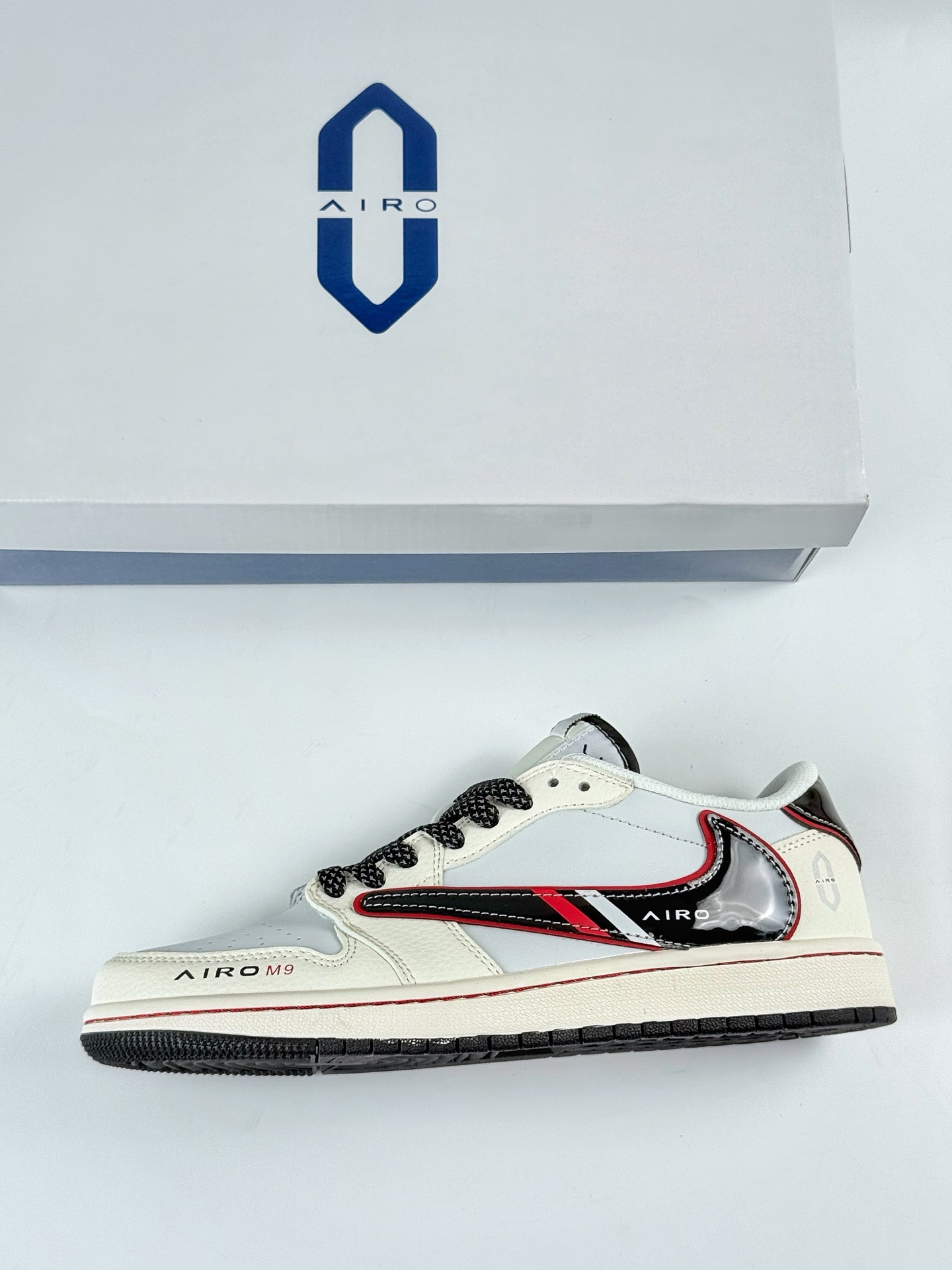 Travis Scott x Nike Air Jordan 1 Low 问界M9米蓝红 Air Jordan 1 Low 反转白蓝红倒钩 FC1688-238