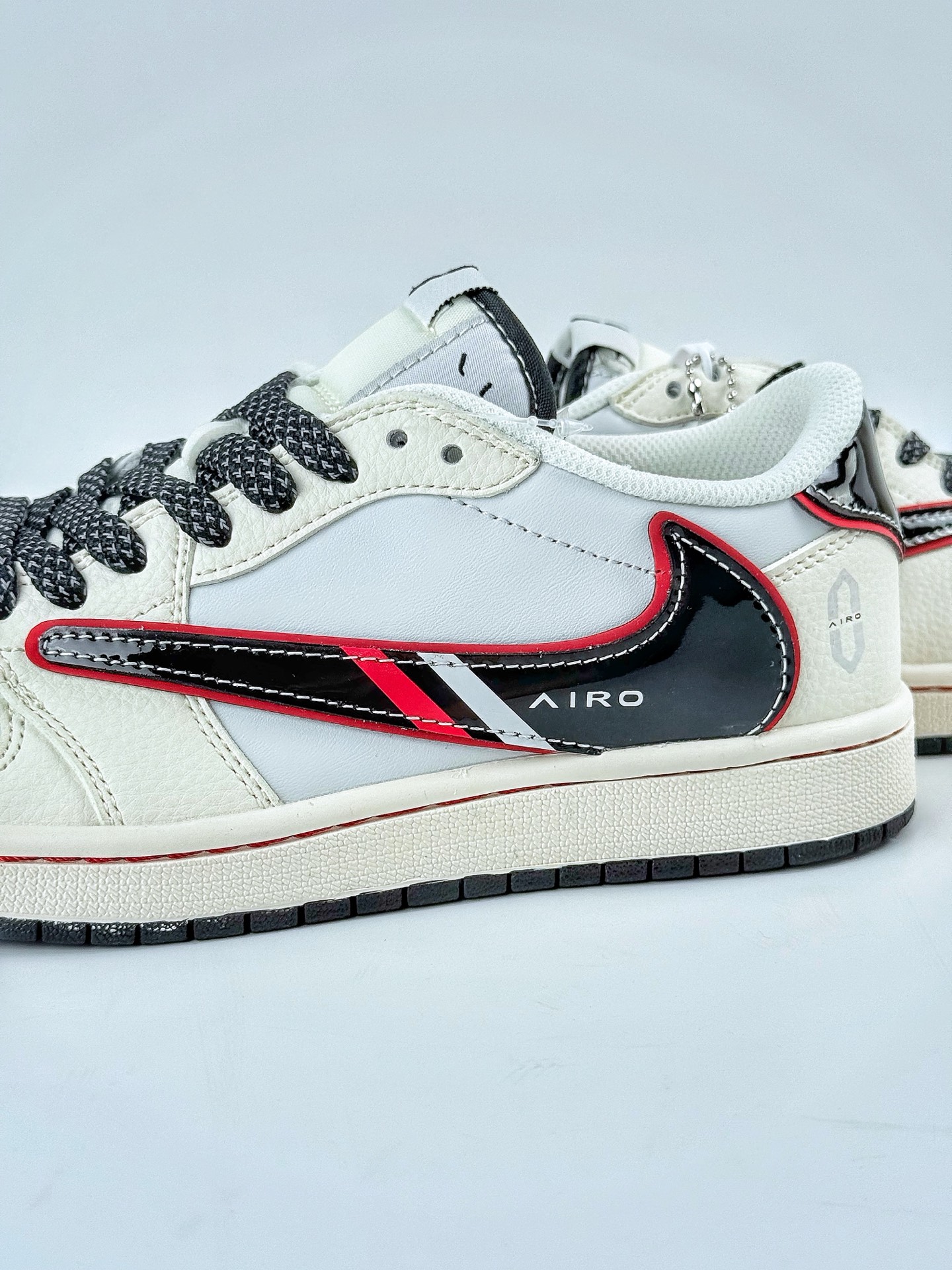 Travis Scott x Nike Air Jordan 1 Low 问界M9米蓝红 Air Jordan 1 Low 反转白蓝红倒钩 FC1688-238