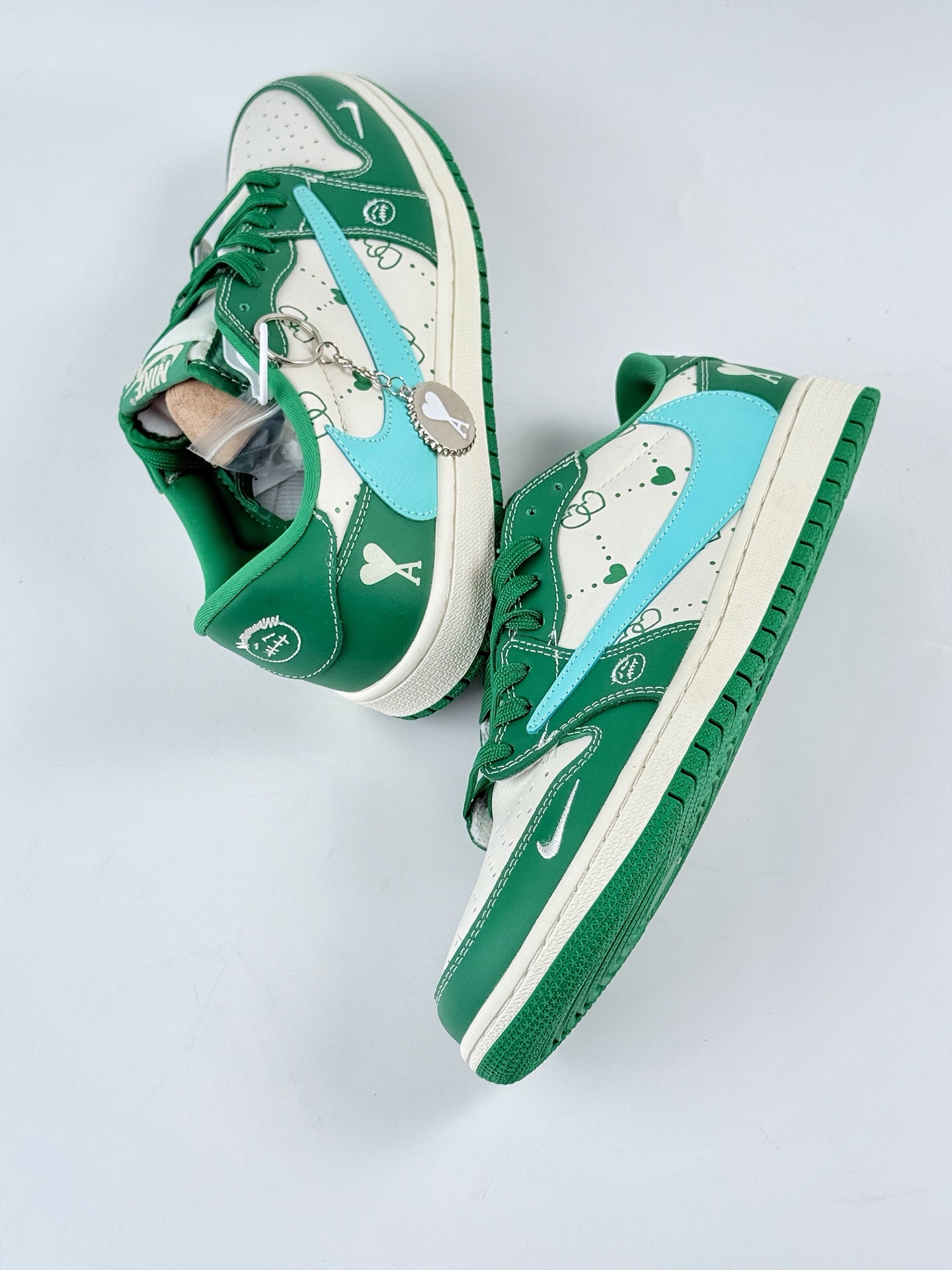 Travis Scott x Nike Air Jordan 1 Low 米绿爱心 Air Jordan 1 Low 反转米绿爱心小勾倒钩 LD2025-030