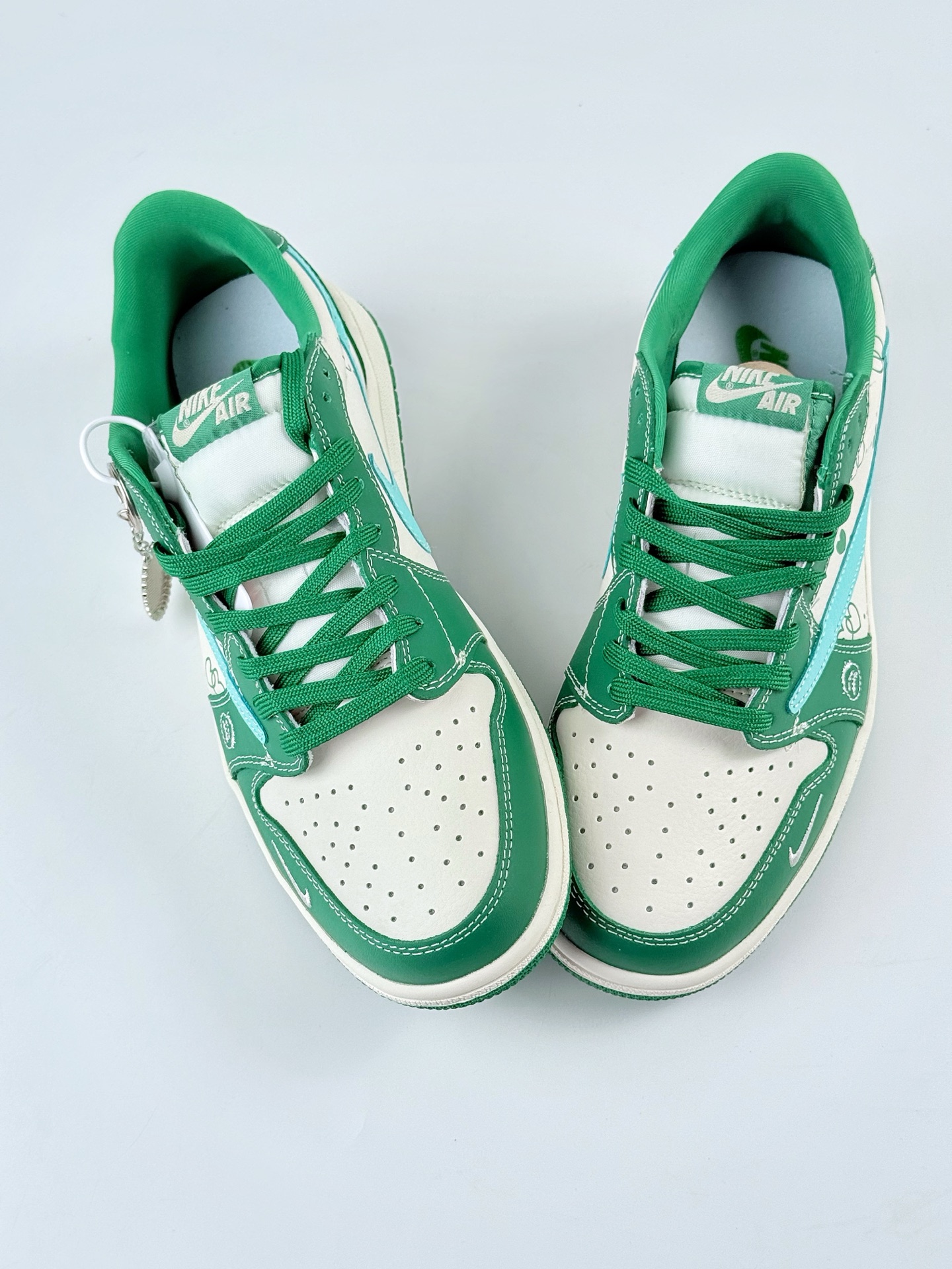 Travis Scott x Nike Air Jordan 1 Low 米绿爱心 Air Jordan 1 Low 反转米绿爱心小勾倒钩 LD2025-030