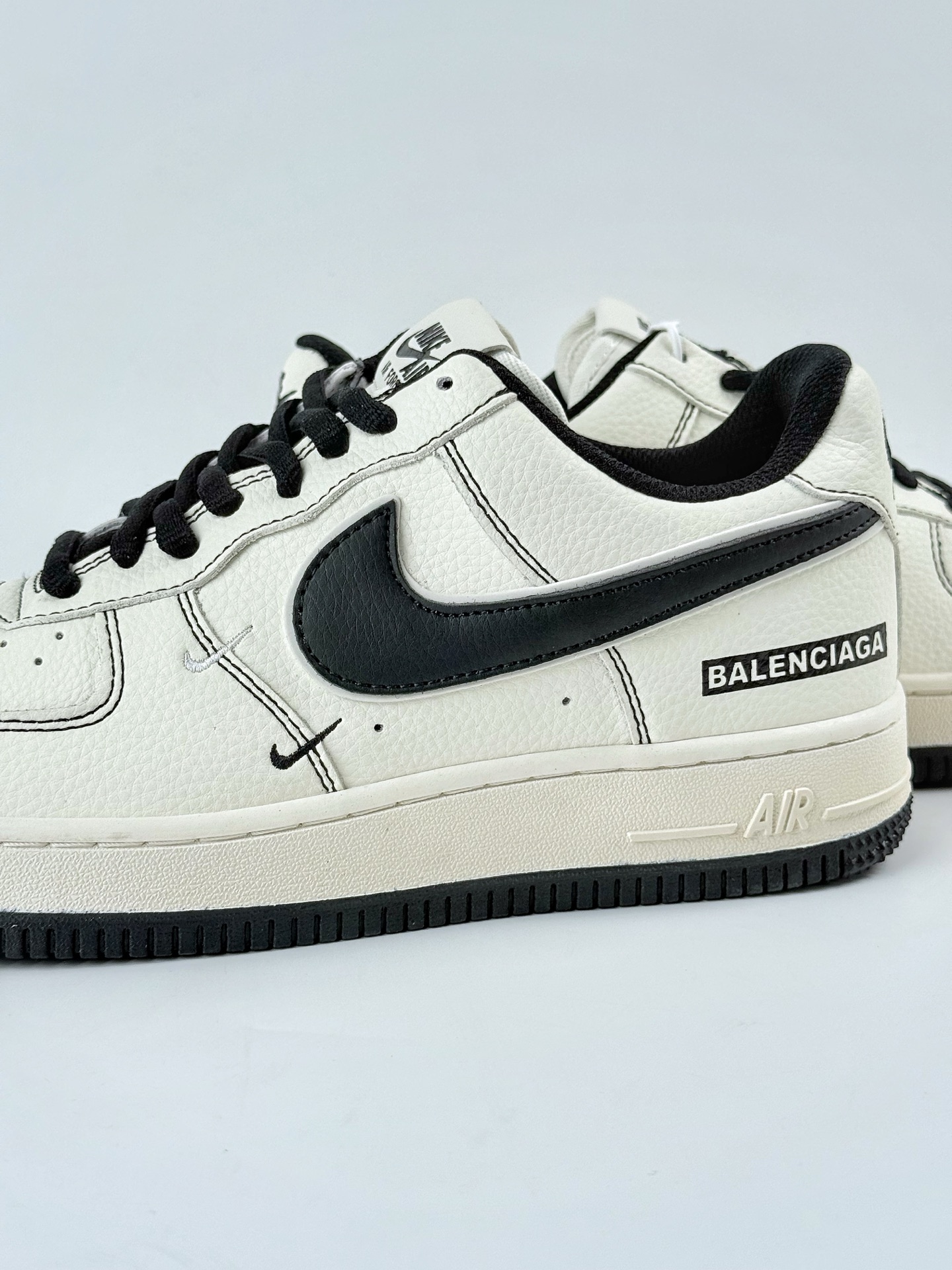 Nike Air Force 1 Low 07 x Balenciaga 白黑双小勾 FR0538-090 Nike Air Force 1 Low 07 x Balenciaga 白黑双小勾 FR0538-090