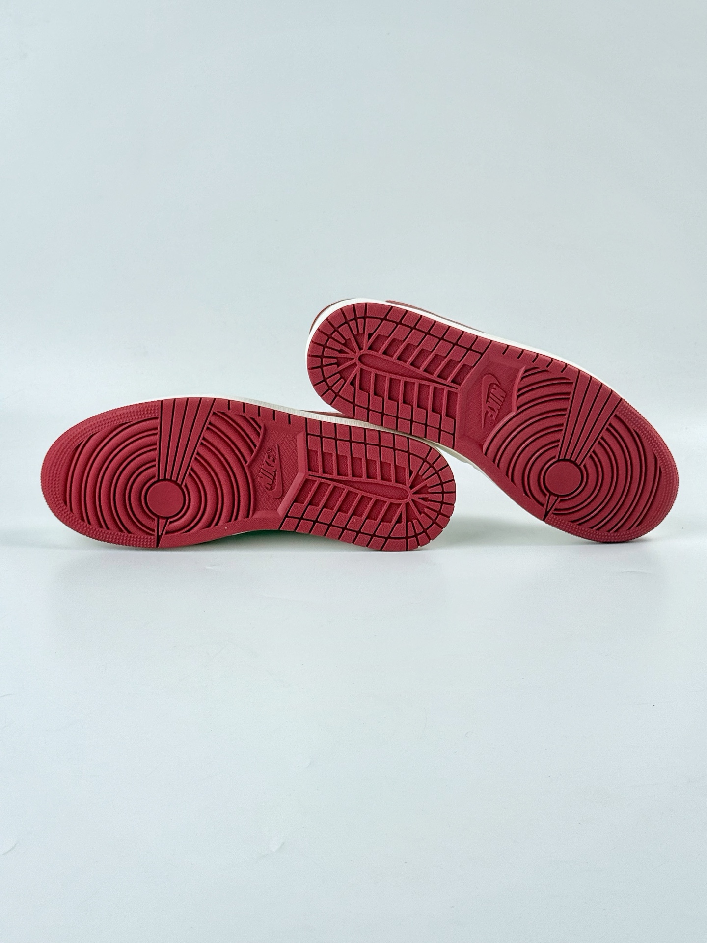 Travis Scott x Nike Air Jordan 1 Low Air Jordan 1 Low 反转白红闪电倒钩 LK1099-066 Travis Scott x Nike Air Jordan 1 Low Air Jordan 1 Low 反转白红闪电倒钩 LK1099-066