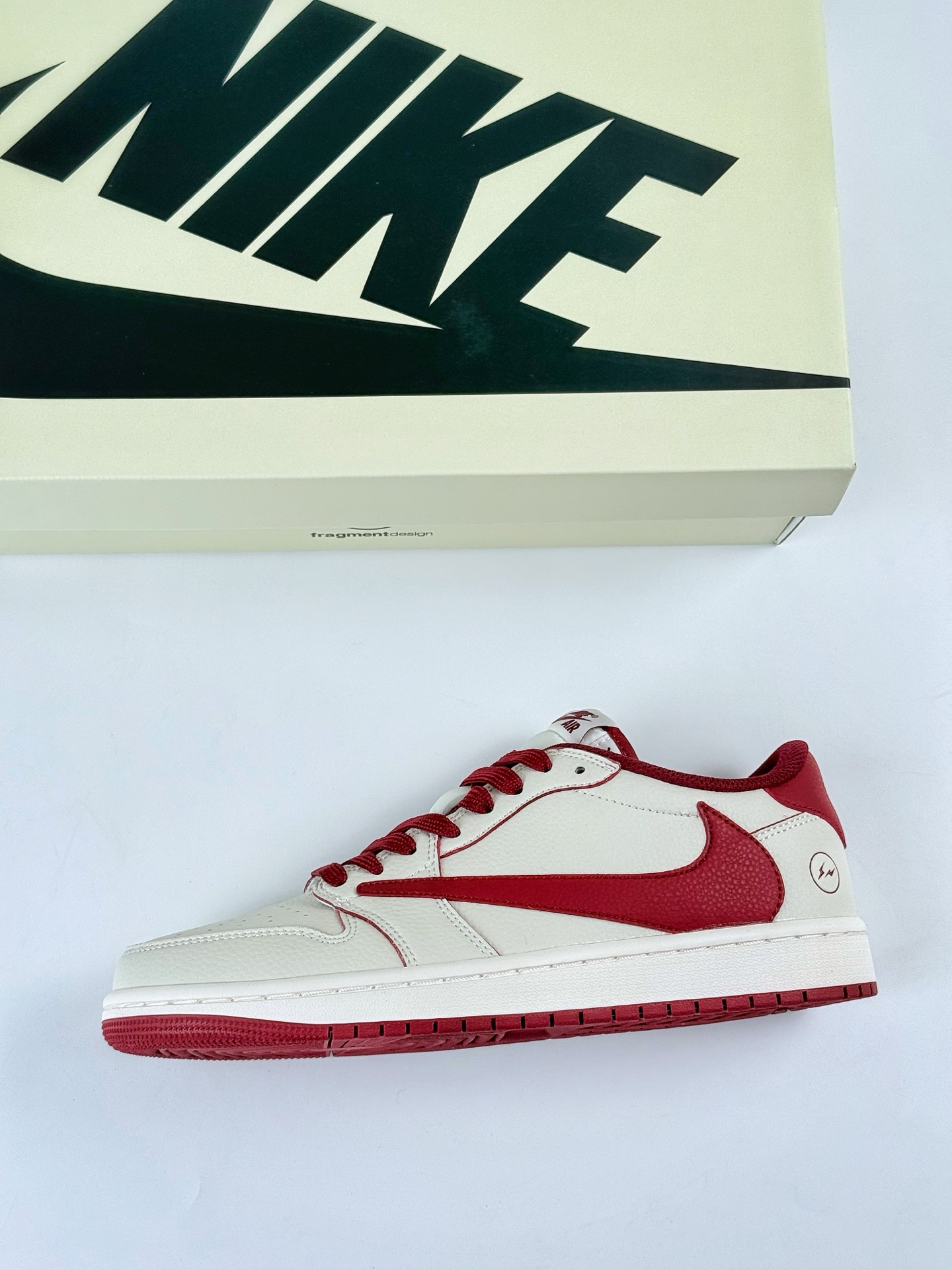 Travis Scott x Nike Air Jordan 1 Low Air Jordan 1 Low 反转白红闪电倒钩 LK1099-066 Travis Scott x Nike Air Jordan 1 Low Air Jordan 1 Low 反转白红闪电倒钩 LK1099-066