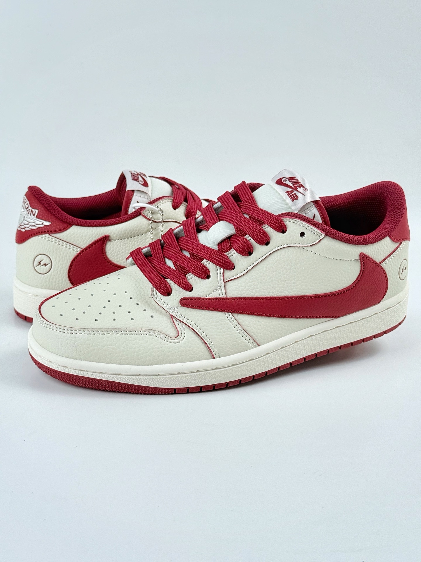 Travis Scott x Nike Air Jordan 1 Low Air Jordan 1 Low 反转白红闪电倒钩 LK1099-066 Travis Scott x Nike Air Jordan 1 Low Air Jordan 1 Low 反转白红闪电倒钩 LK1099-066