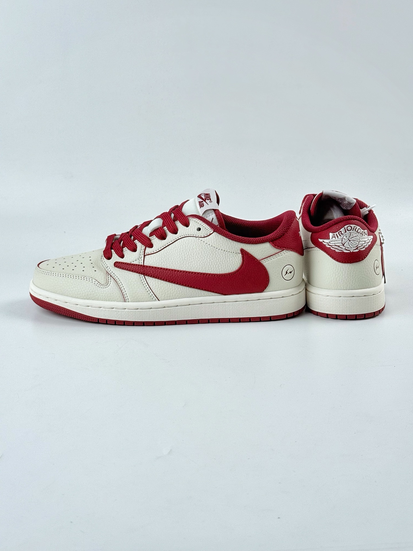 Travis Scott x Nike Air Jordan 1 Low Air Jordan 1 Low 反转白红闪电倒钩 LK1099-066 Travis Scott x Nike Air Jordan 1 Low Air Jordan 1 Low 反转白红闪电倒钩 LK1099-066