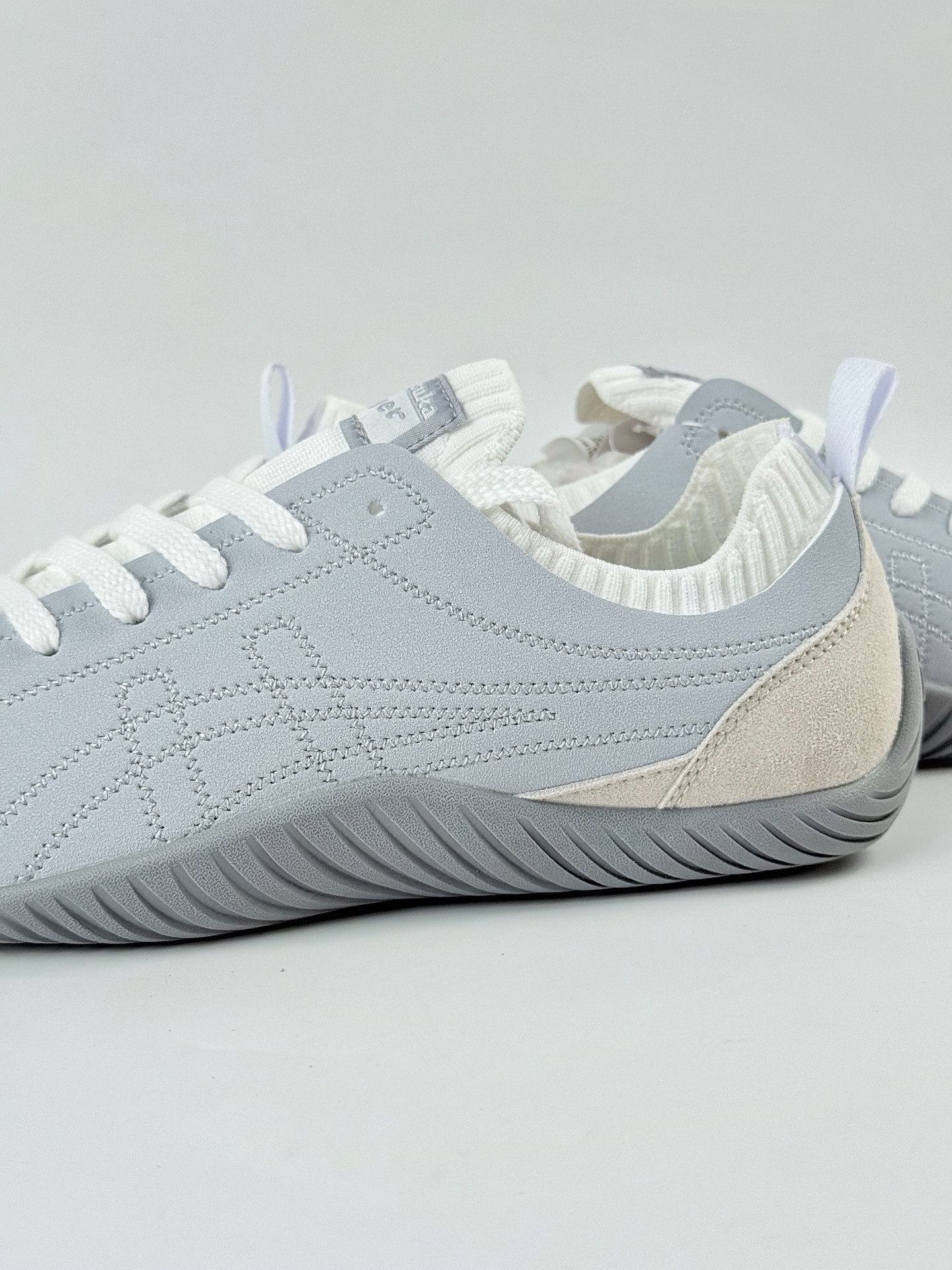 Onitsuka Tiger鬼塚虎SCLAW 绒面革织物 舒适运动休闲鞋 复古美学极简风格 1183B969-020