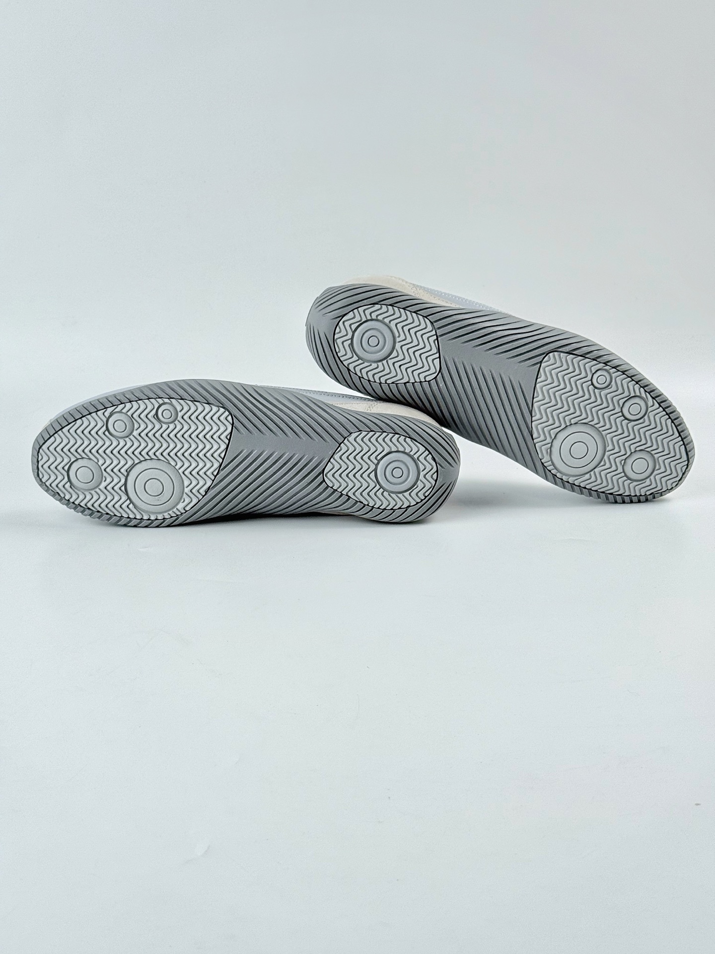 Onitsuka Tiger鬼塚虎SCLAW 绒面革织物 舒适运动休闲鞋 复古美学极简风格 1183B969-020