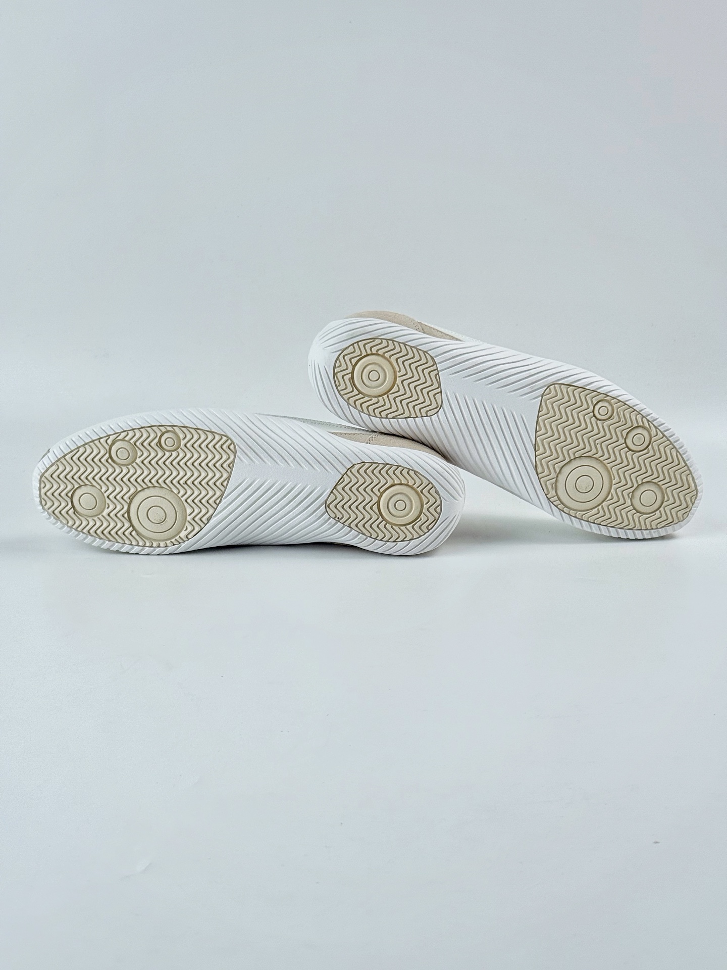 Onitsuka Tiger鬼塚虎SCLAW 绒面革织物 舒适运动休闲鞋 复古美学极简风格 1183B969-101 Onitsuka Tiger鬼塚虎SCLAW 绒面革织物 舒适运动休闲鞋 复古美学极简风格 1183B969-101