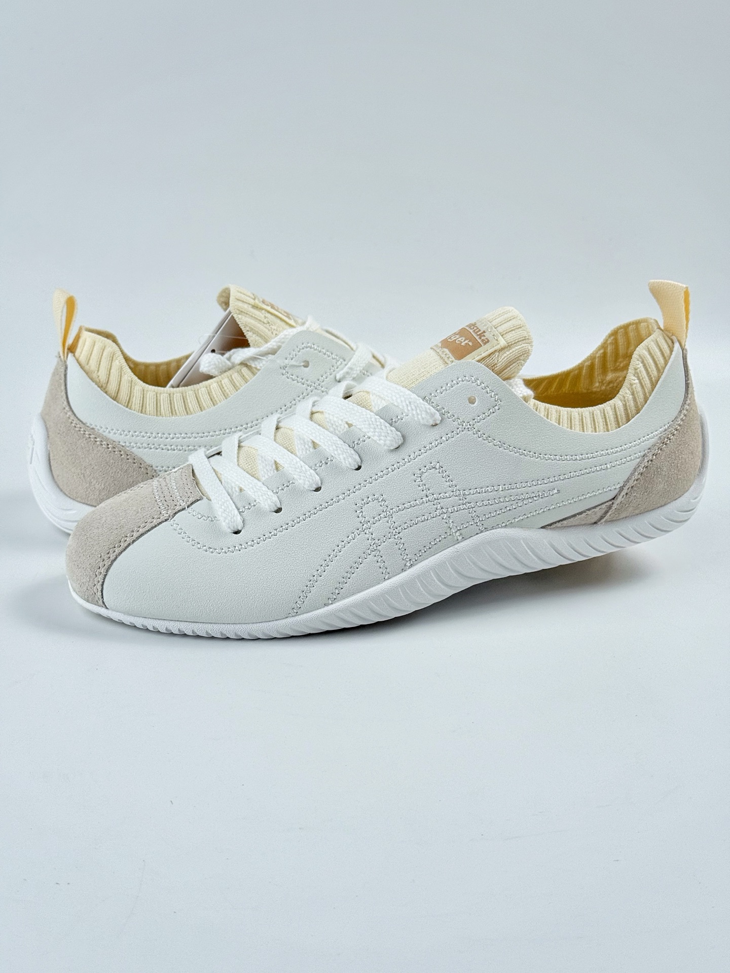 Onitsuka Tiger鬼塚虎SCLAW 绒面革织物 舒适运动休闲鞋 复古美学极简风格 1183B969-101 Onitsuka Tiger鬼塚虎SCLAW 绒面革织物 舒适运动休闲鞋 复古美学极简风格 1183B969-101