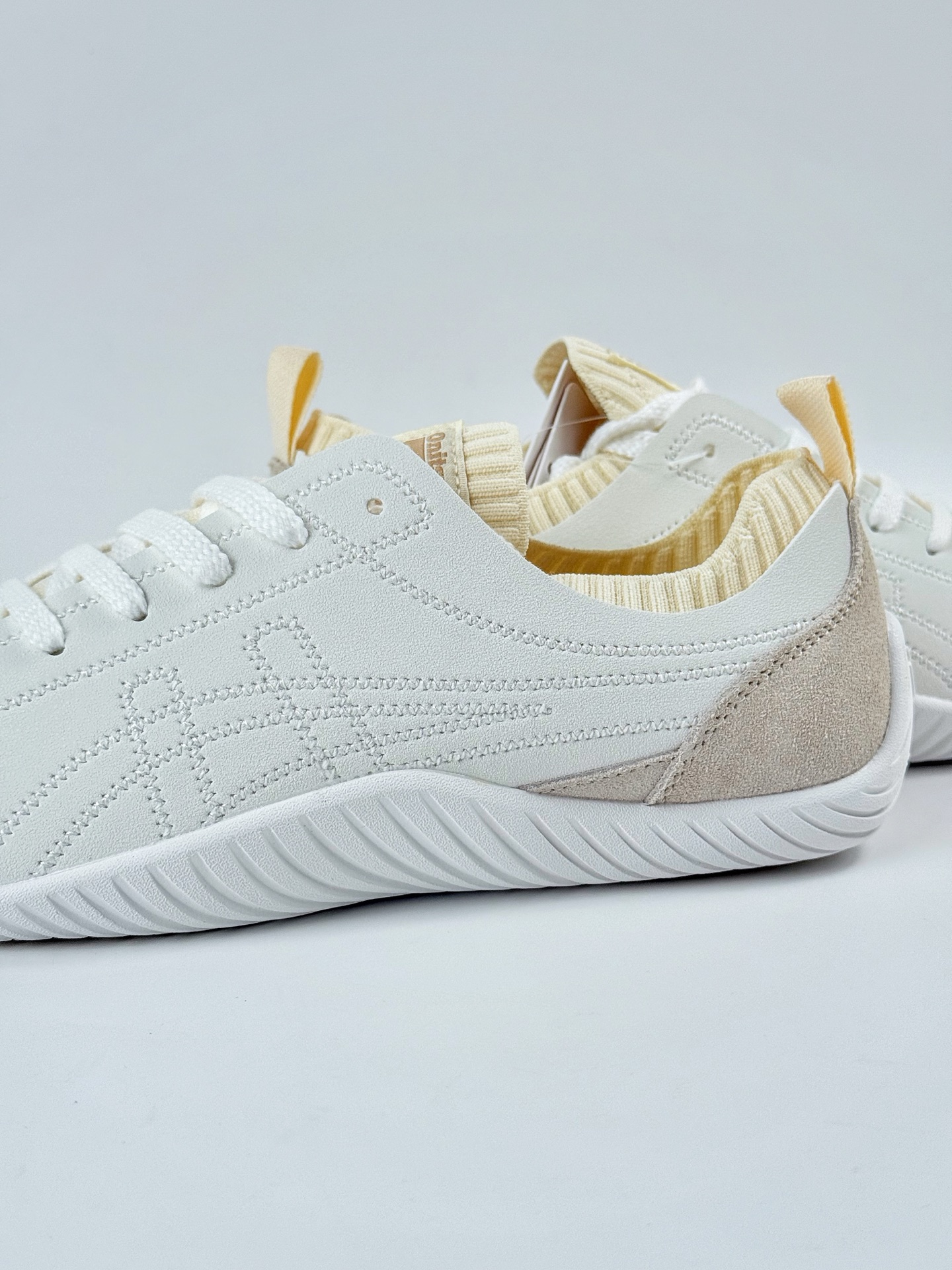 Onitsuka Tiger鬼塚虎SCLAW 绒面革织物 舒适运动休闲鞋 复古美学极简风格 1183B969-101 Onitsuka Tiger鬼塚虎SCLAW 绒面革织物 舒适运动休闲鞋 复古美学极简风格 1183B969-101