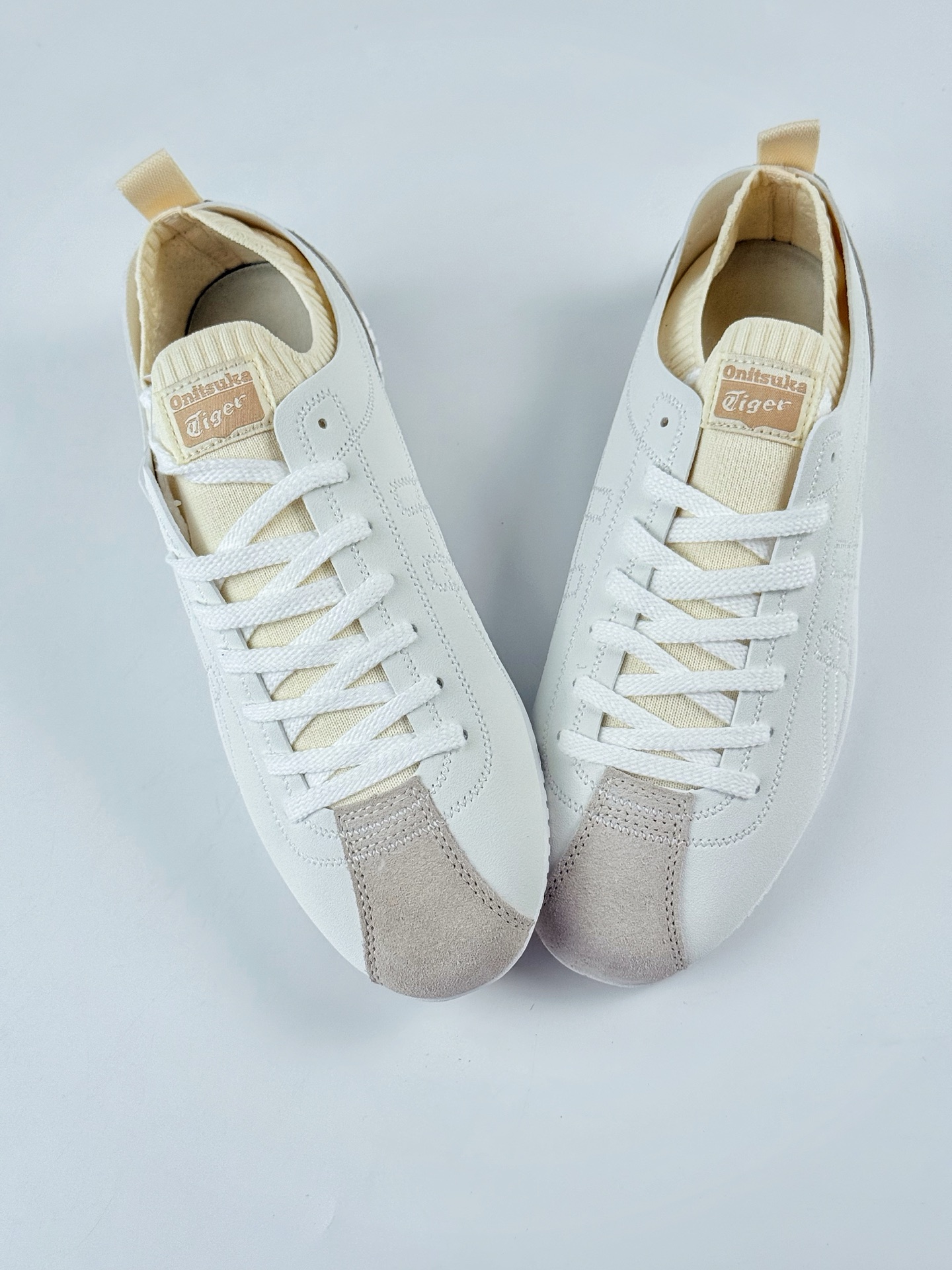 Onitsuka Tiger鬼塚虎SCLAW 绒面革织物 舒适运动休闲鞋 复古美学极简风格 1183B969-101 Onitsuka Tiger鬼塚虎SCLAW 绒面革织物 舒适运动休闲鞋 复古美学极简风格 1183B969-101