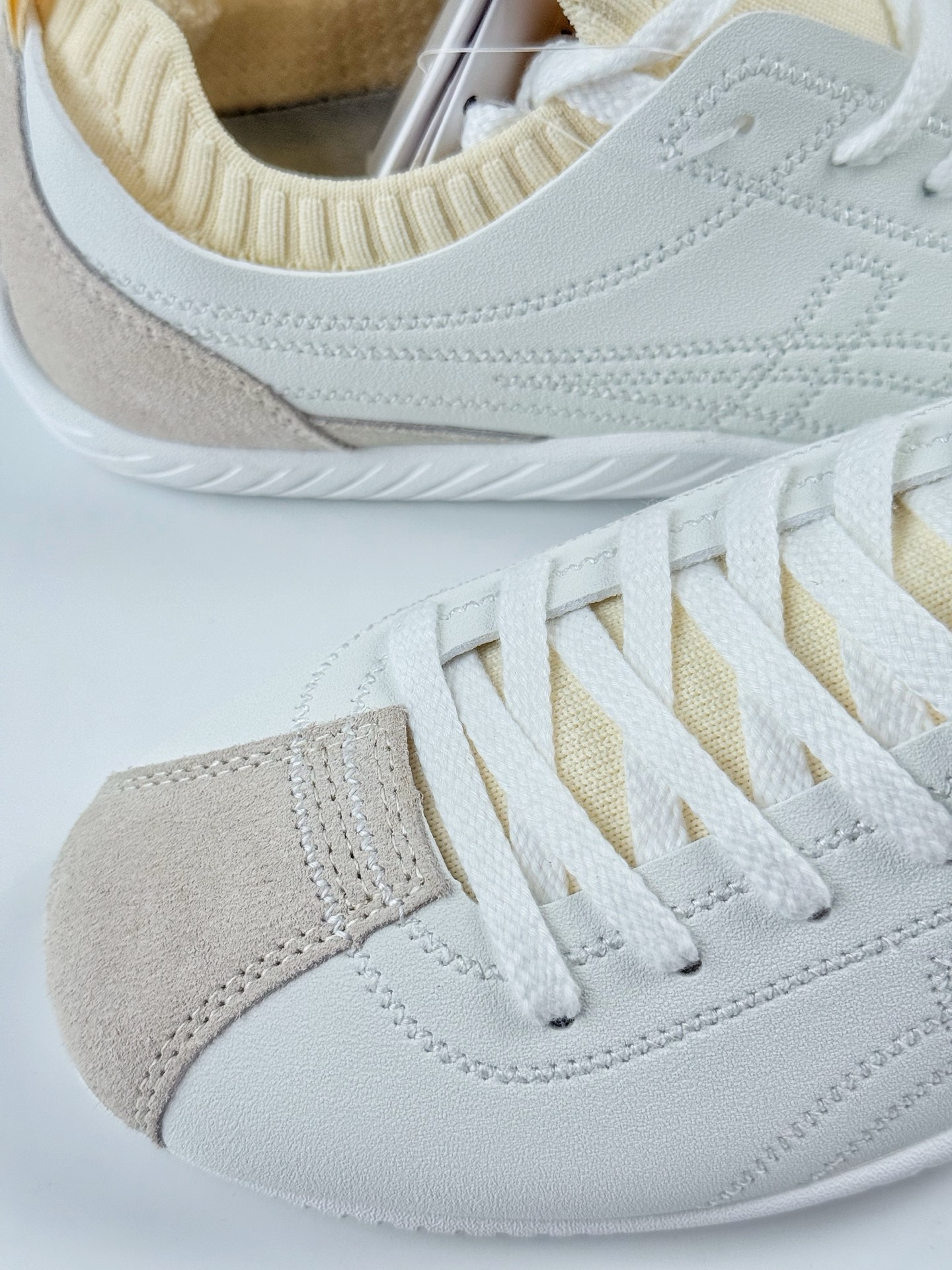 Onitsuka Tiger鬼塚虎SCLAW 绒面革织物 舒适运动休闲鞋 复古美学极简风格 1183B969-101 Onitsuka Tiger鬼塚虎SCLAW 绒面革织物 舒适运动休闲鞋 复古美学极简风格 1183B969-101