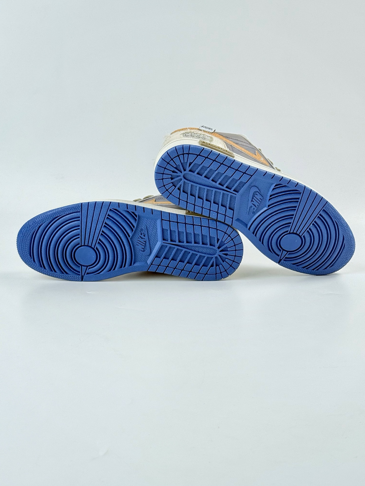 Air Jordan 1 Retro Low 熊猫恶作剧 拓荒骑士 荒无地 棕灰 553558-414