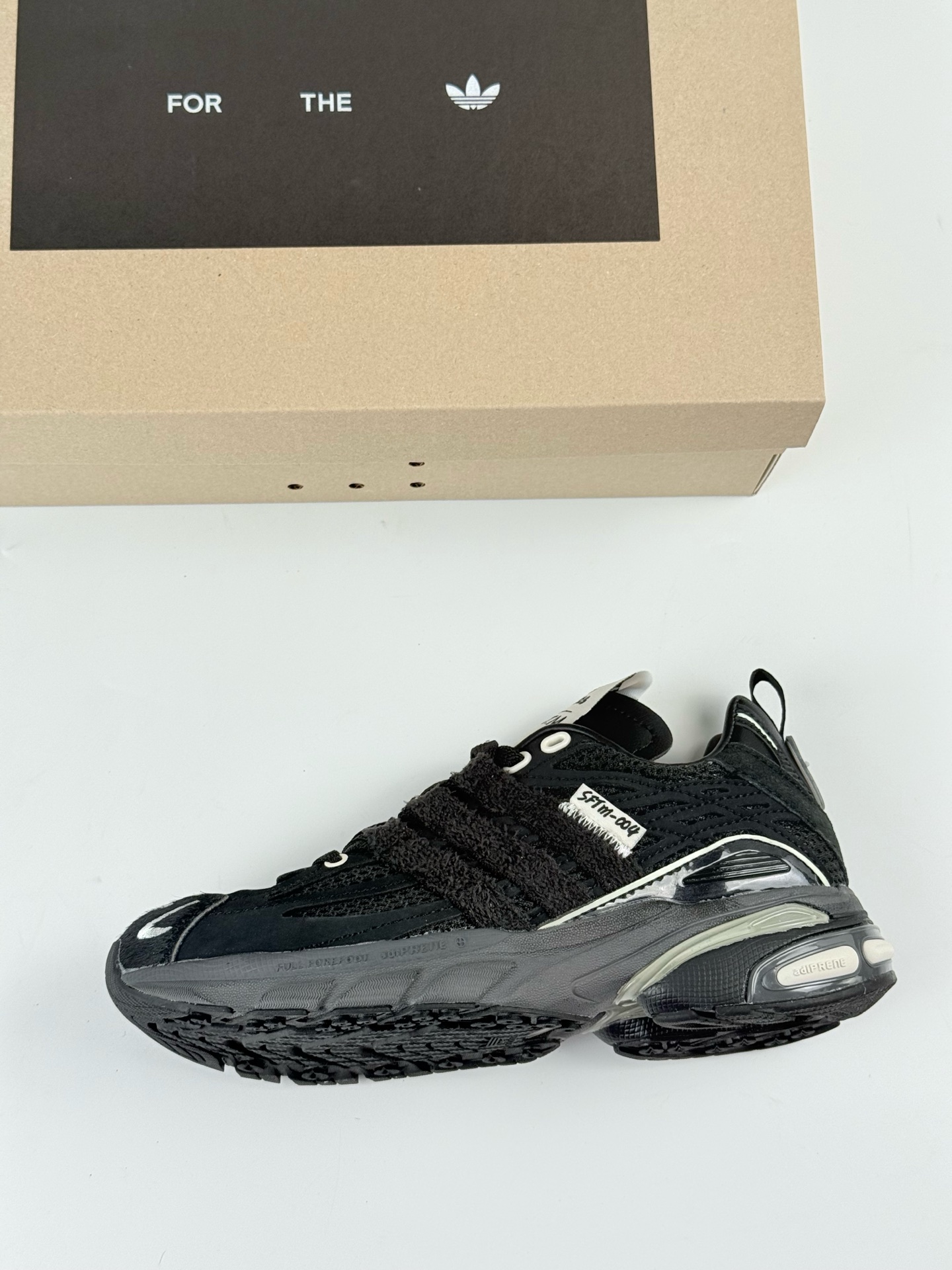 SONG FOR THE MUTE x adidas ADISTAR CUSHION 黑灰 JP8416 SONG FOR THE MUTE x adidas ADISTAR CUSHION 黑灰 JP8416