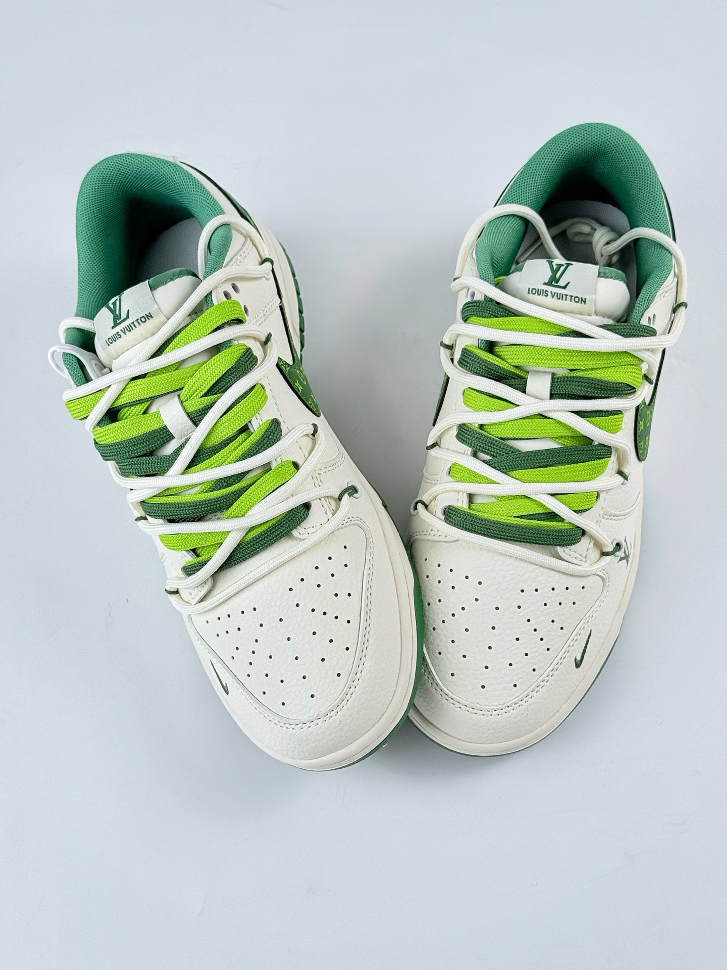 Nike SB Dunk Low x Louis Vuitton 白绿小勾  DM6868-075