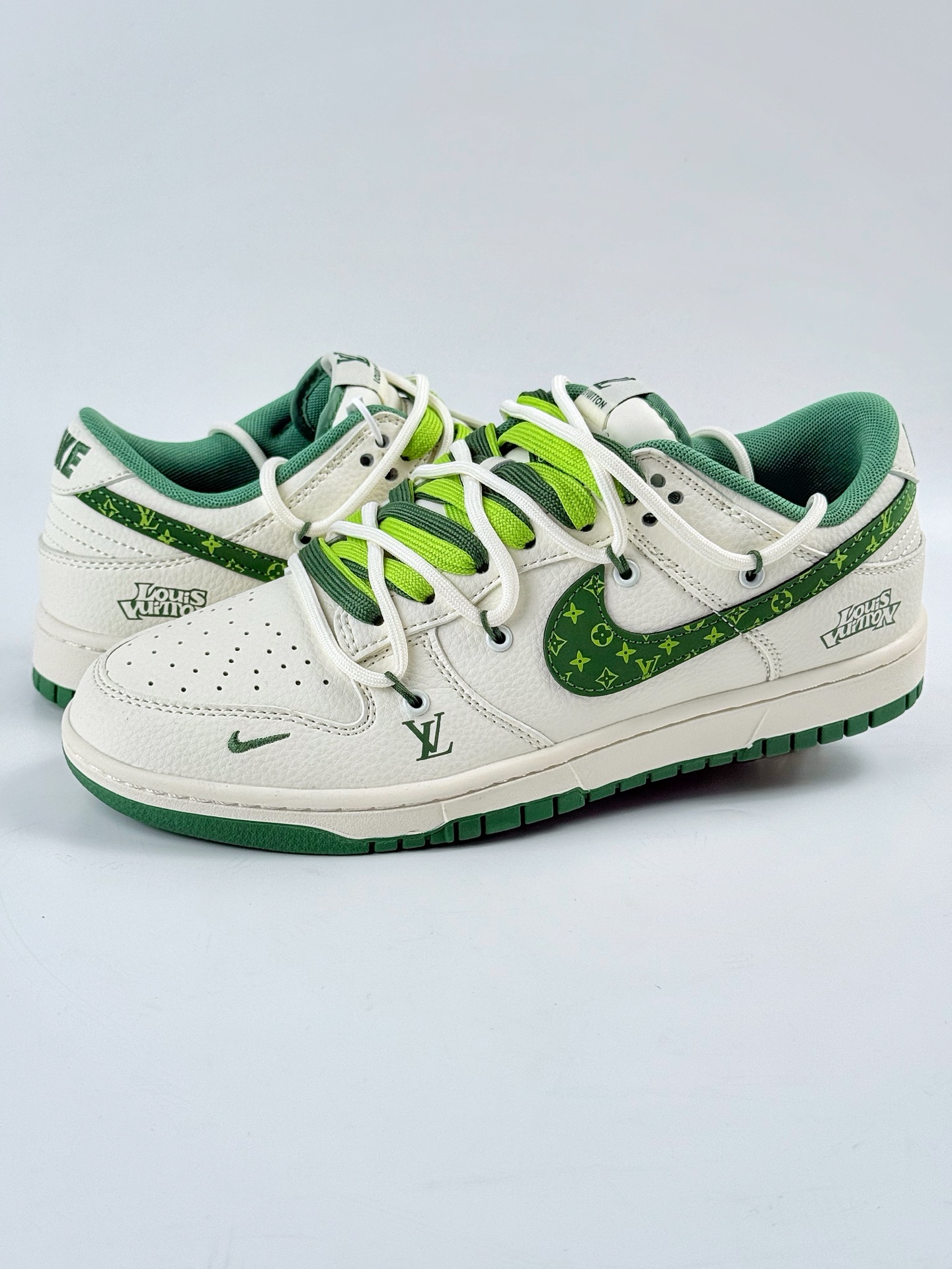 Nike SB Dunk Low x Louis Vuitton 白绿小勾  DM6868-075