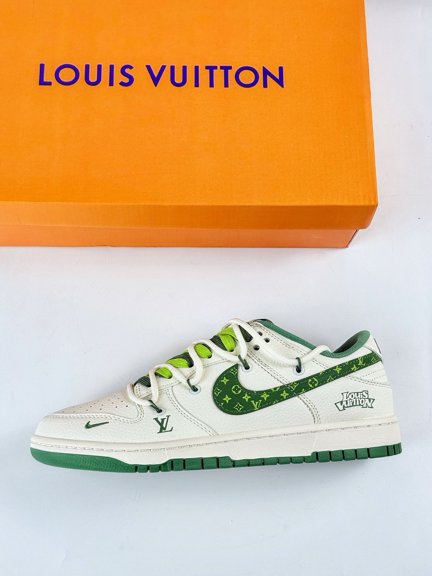 Nike SB Dunk Low x Louis Vuitton 白绿小勾  DM6868-075