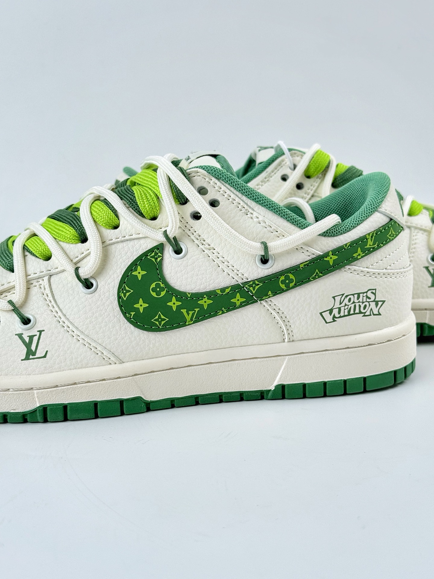 Nike SB Dunk Low x Louis Vuitton 白绿小勾  DM6868-075