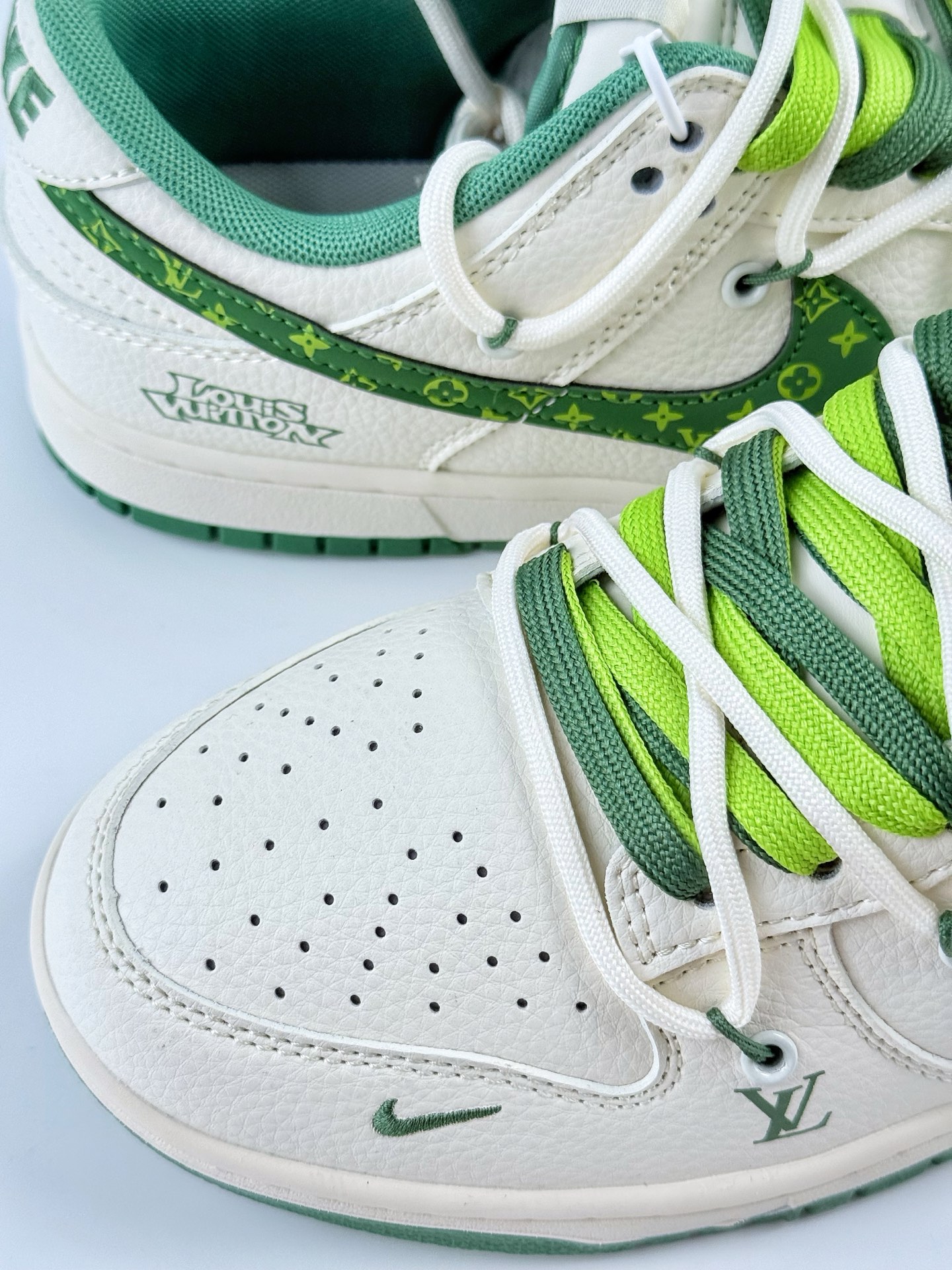 Nike SB Dunk Low x Louis Vuitton 白绿小勾  DM6868-075