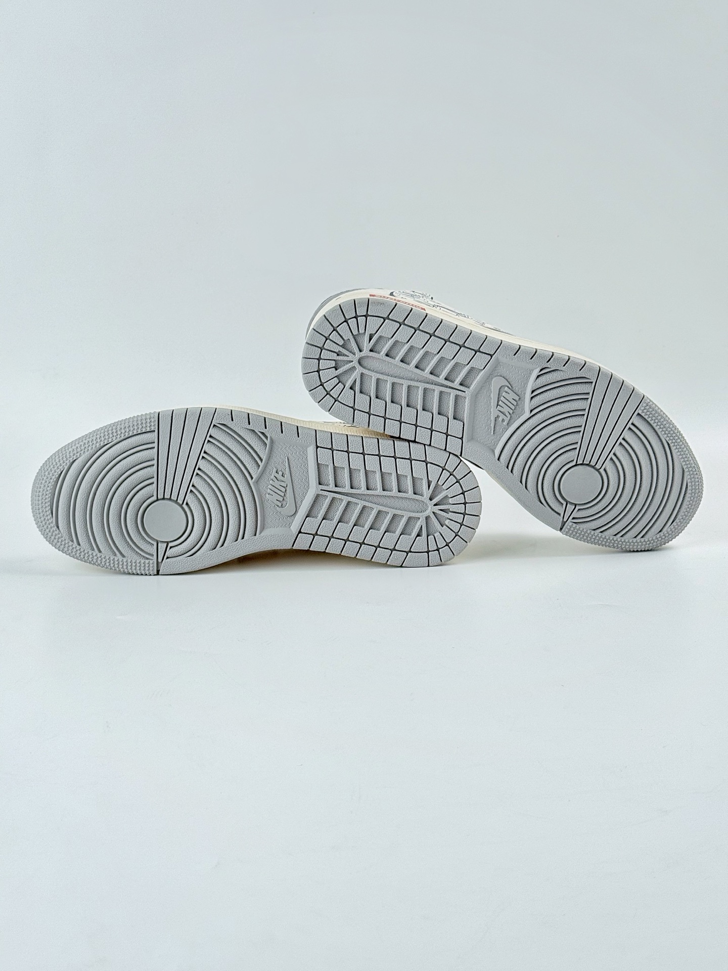 Travis Scott x Nike Air Jordan 1 Low x superme Air Jordan 1 Low 反转白灰蓝小勾倒钩  XS7089-597