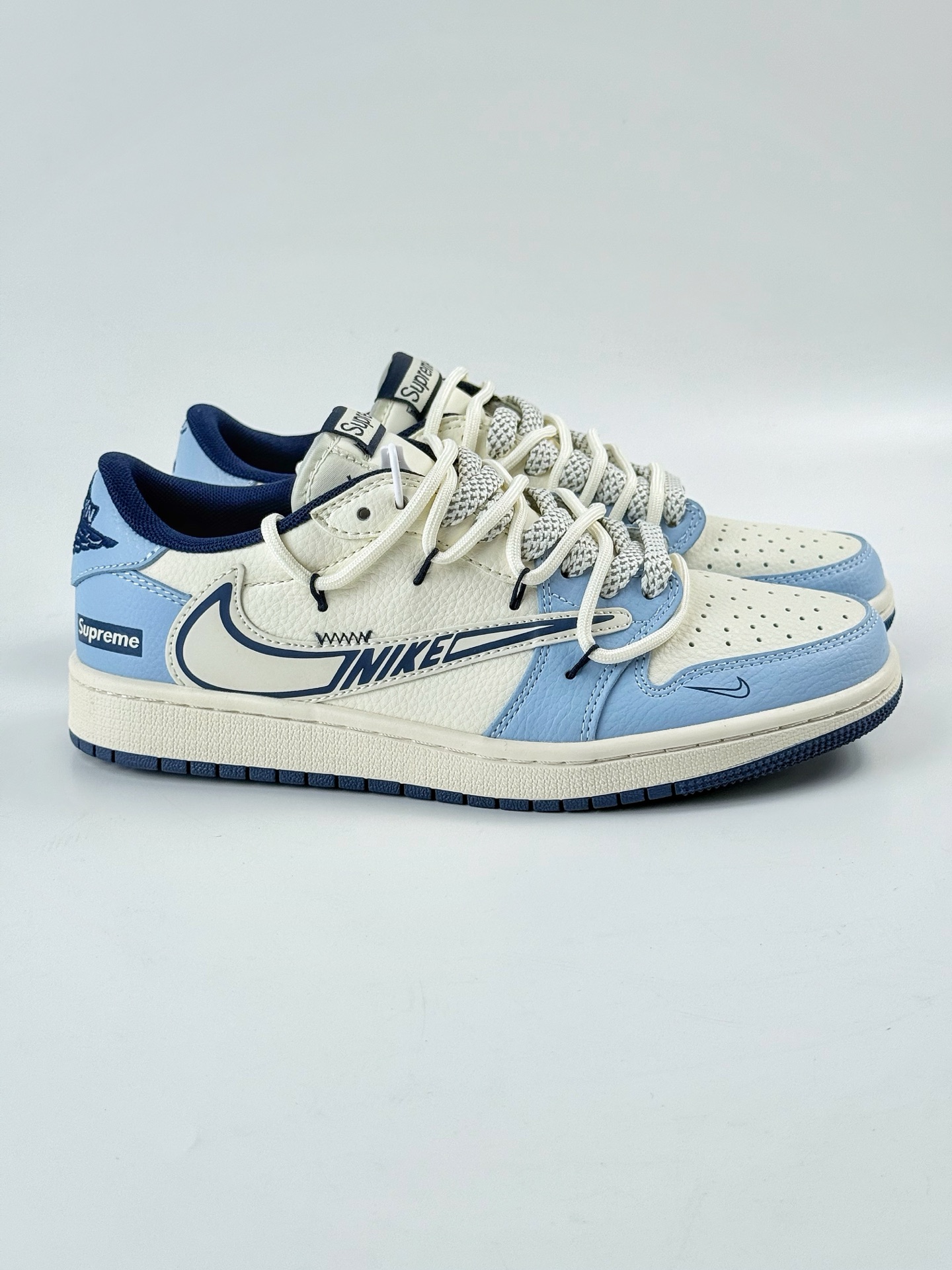 Travis Scott x Nike Air Jordan 1 Low x Supreme Air Jordan 1 Low 反转蓝白小勾满天星倒钩 DM6868-106 Travis Scott x Nike Air Jordan 1 Low x Supreme Air Jordan 1 Low 反转蓝白小勾满天星倒钩 DM6868-106