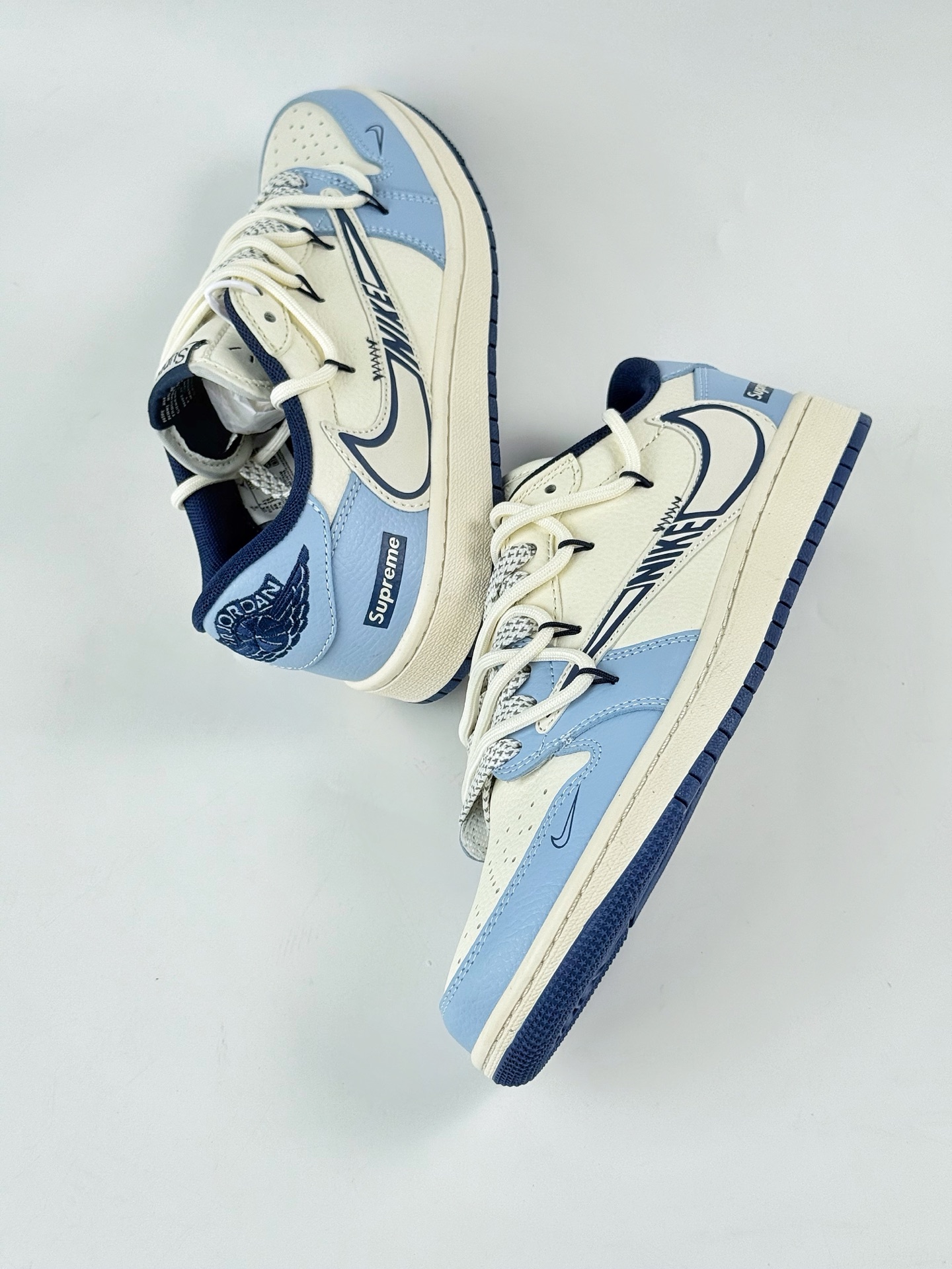 Travis Scott x Nike Air Jordan 1 Low x Supreme Air Jordan 1 Low 反转蓝白小勾满天星倒钩 DM6868-106 Travis Scott x Nike Air Jordan 1 Low x Supreme Air Jordan 1 Low 反转蓝白小勾满天星倒钩 DM6868-106