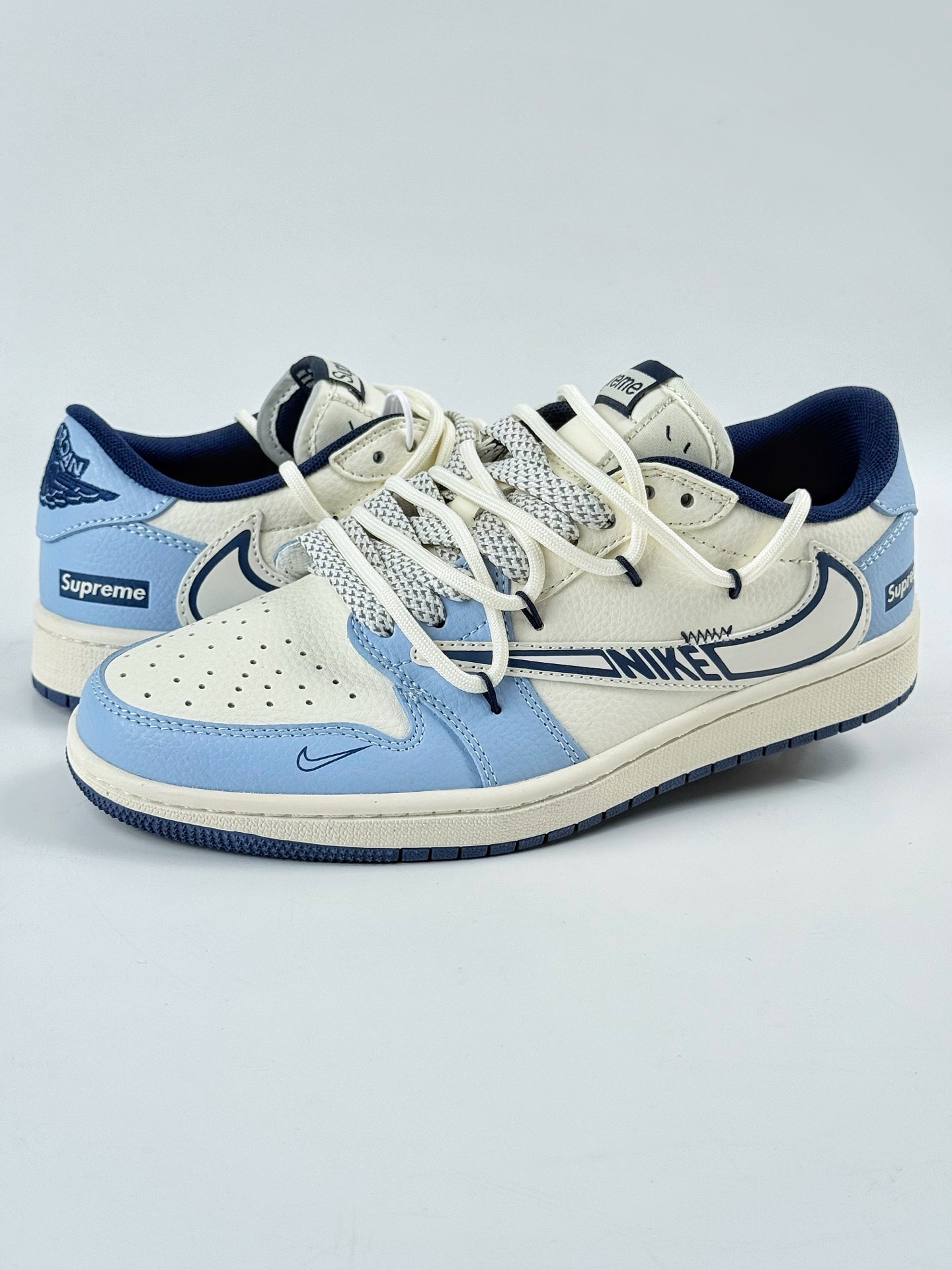 Travis Scott x Nike Air Jordan 1 Low x Supreme Air Jordan 1 Low 反转蓝白小勾满天星倒钩 DM6868-106 Travis Scott x Nike Air Jordan 1 Low x Supreme Air Jordan 1 Low 反转蓝白小勾满天星倒钩 DM6868-106