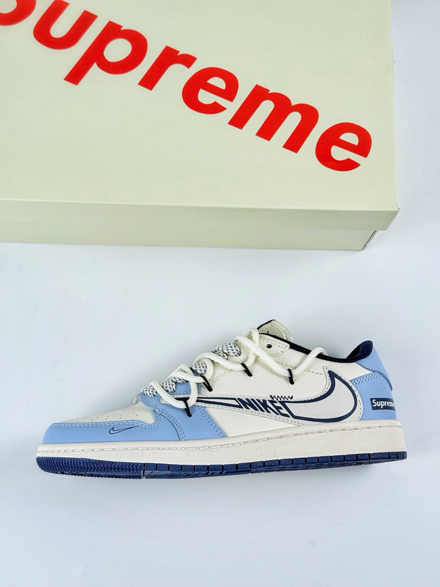Travis Scott x Nike Air Jordan 1 Low x Supreme Air Jordan 1 Low 反转蓝白小勾满天星倒钩 DM6868-106 Travis Scott x Nike Air Jordan 1 Low x Supreme Air Jordan 1 Low 反转蓝白小勾满天星倒钩 DM6868-106