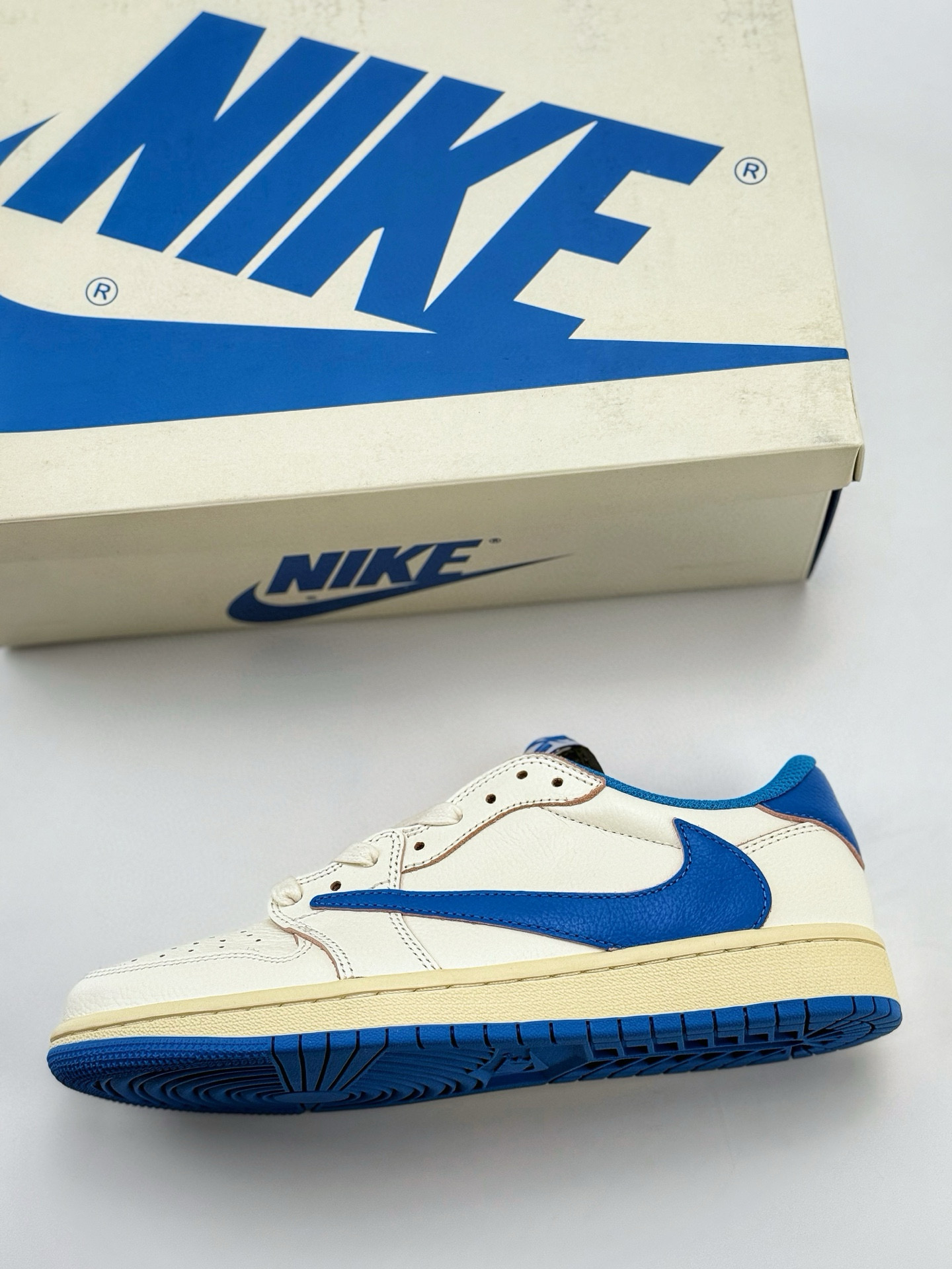 Travis Scott x Nike Air Jordan 1 Low 白蓝 Air Jordan 1 Low 反转倒钩 DM7866-104