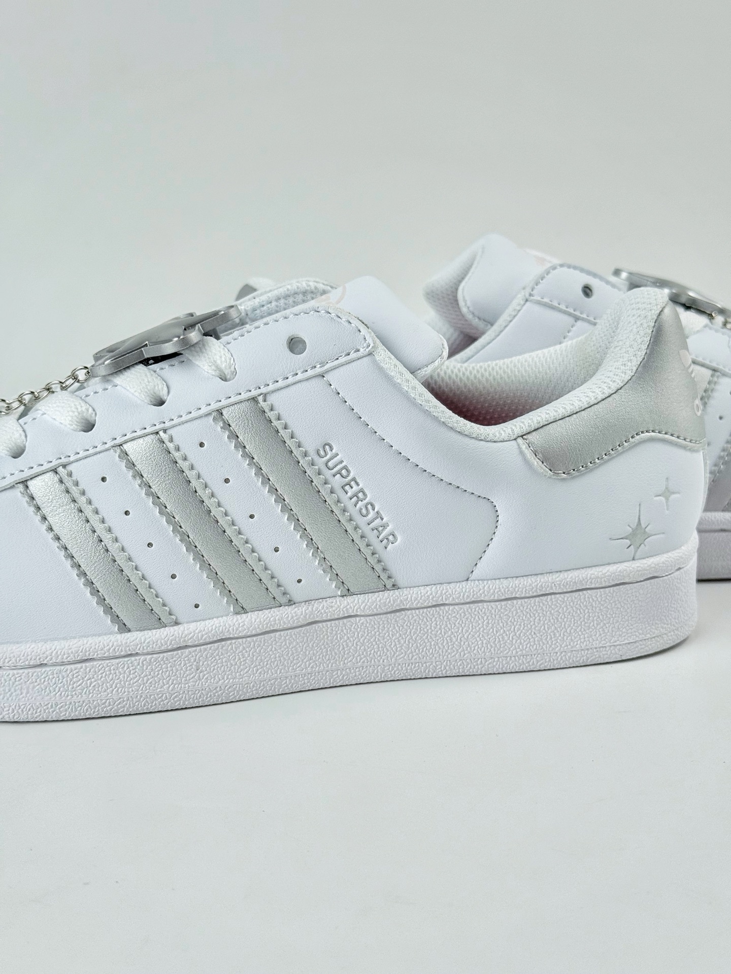 AD Originals Superstar W 贝壳头 白灰 JQ8777 AD Originals Superstar W 贝壳头 白灰 JQ8777