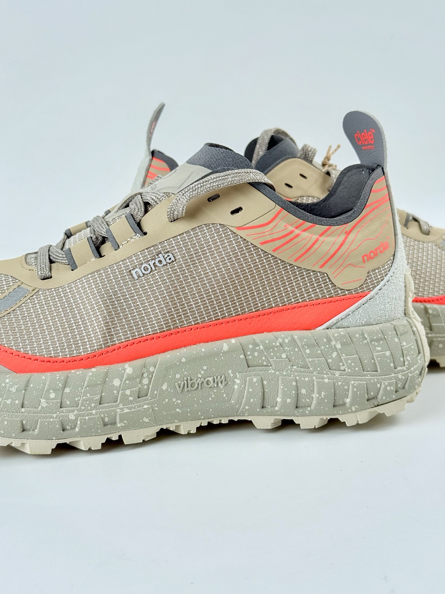 NORDA 001 褐红色 织物厚底低帮生活休闲鞋