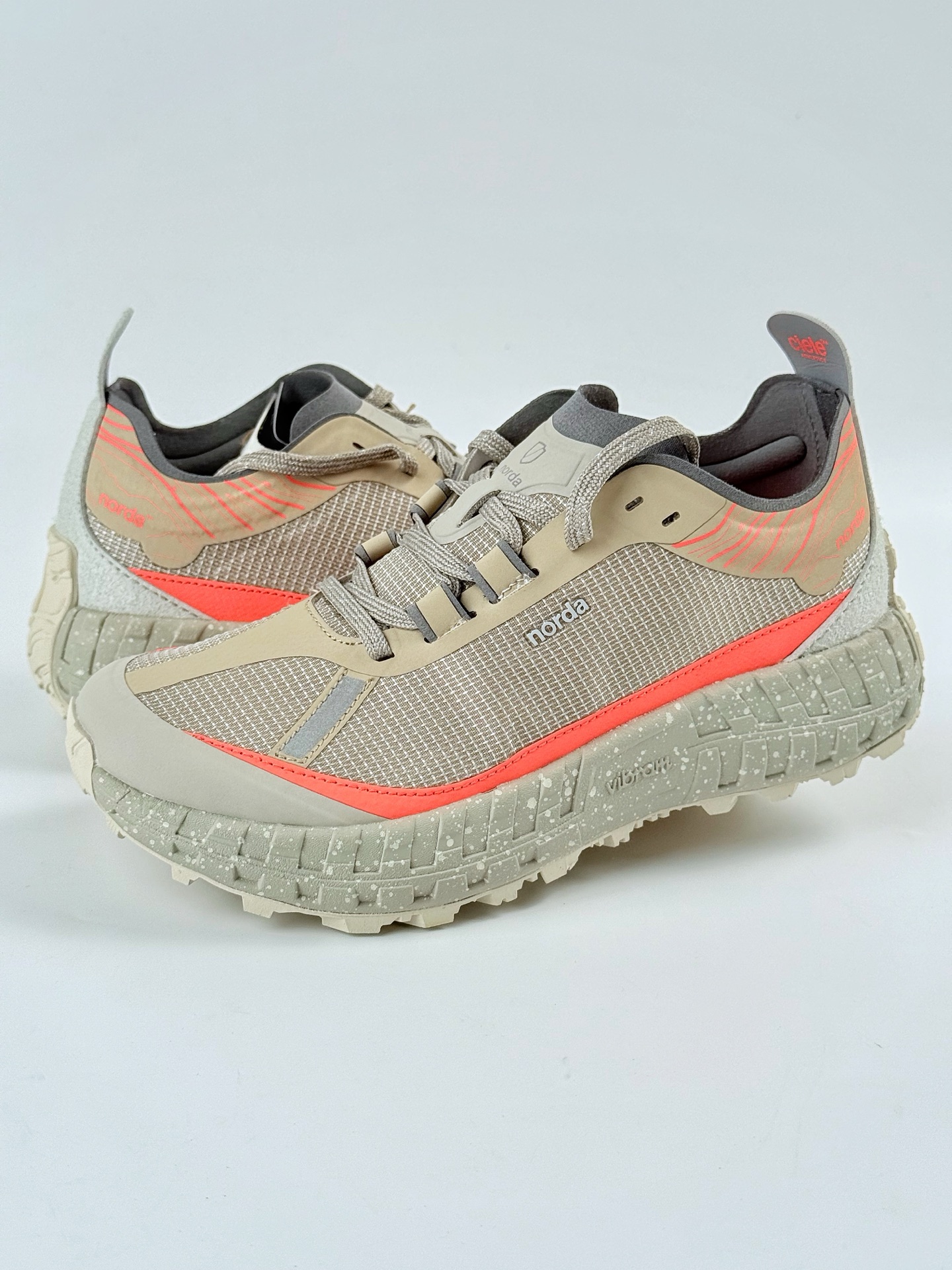 NORDA 001 褐红色 织物厚底低帮生活休闲鞋