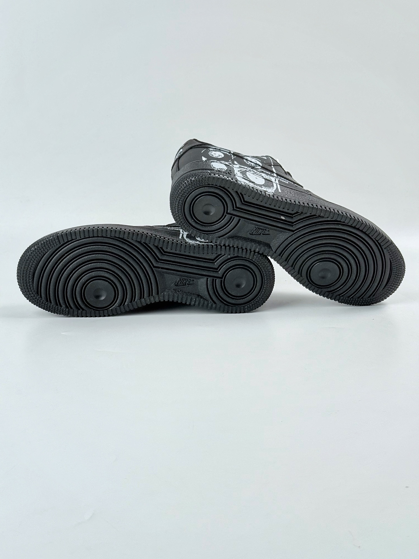 Nike Air Force 1 Low 07 x Supreme 纯黑涂鸦  923044-101