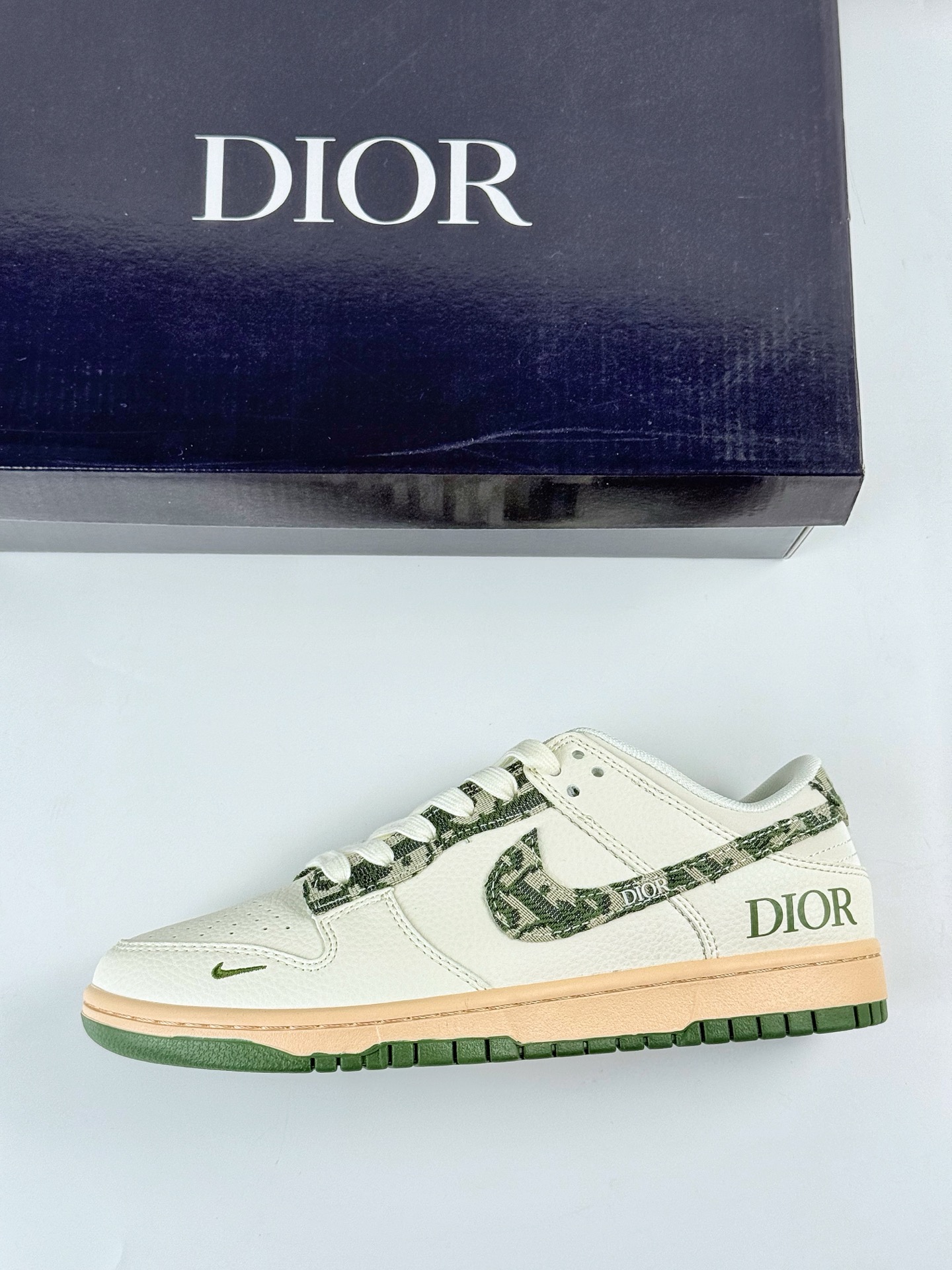 Nike SB Dunk Low x DIOR 白黑绿小勾 FC1688-226