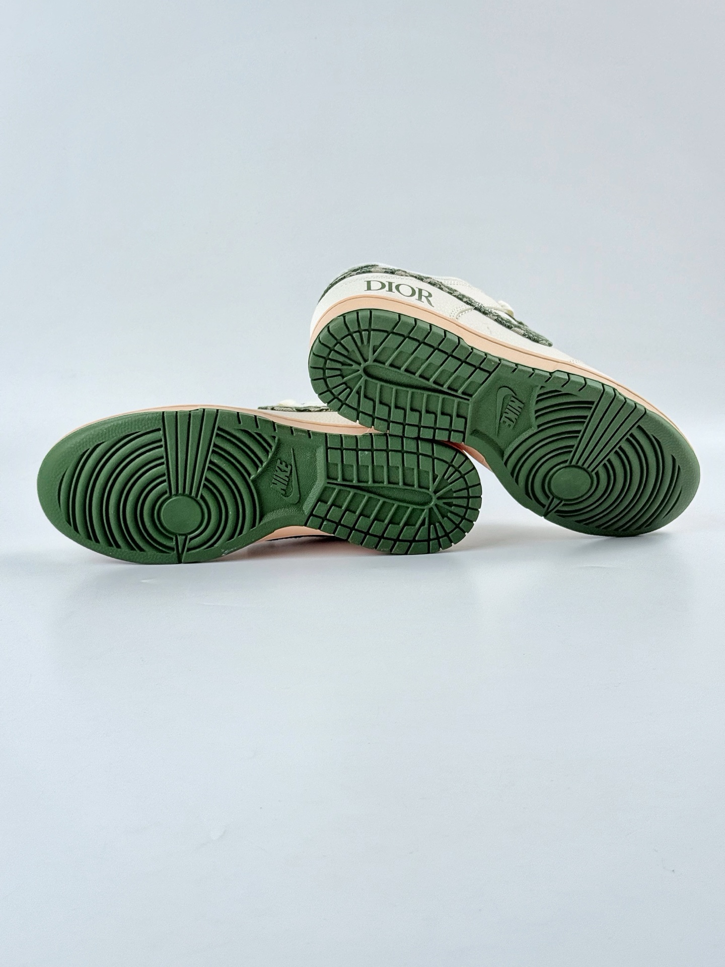 Nike SB Dunk Low x DIOR 白黑绿小勾 FC1688-226