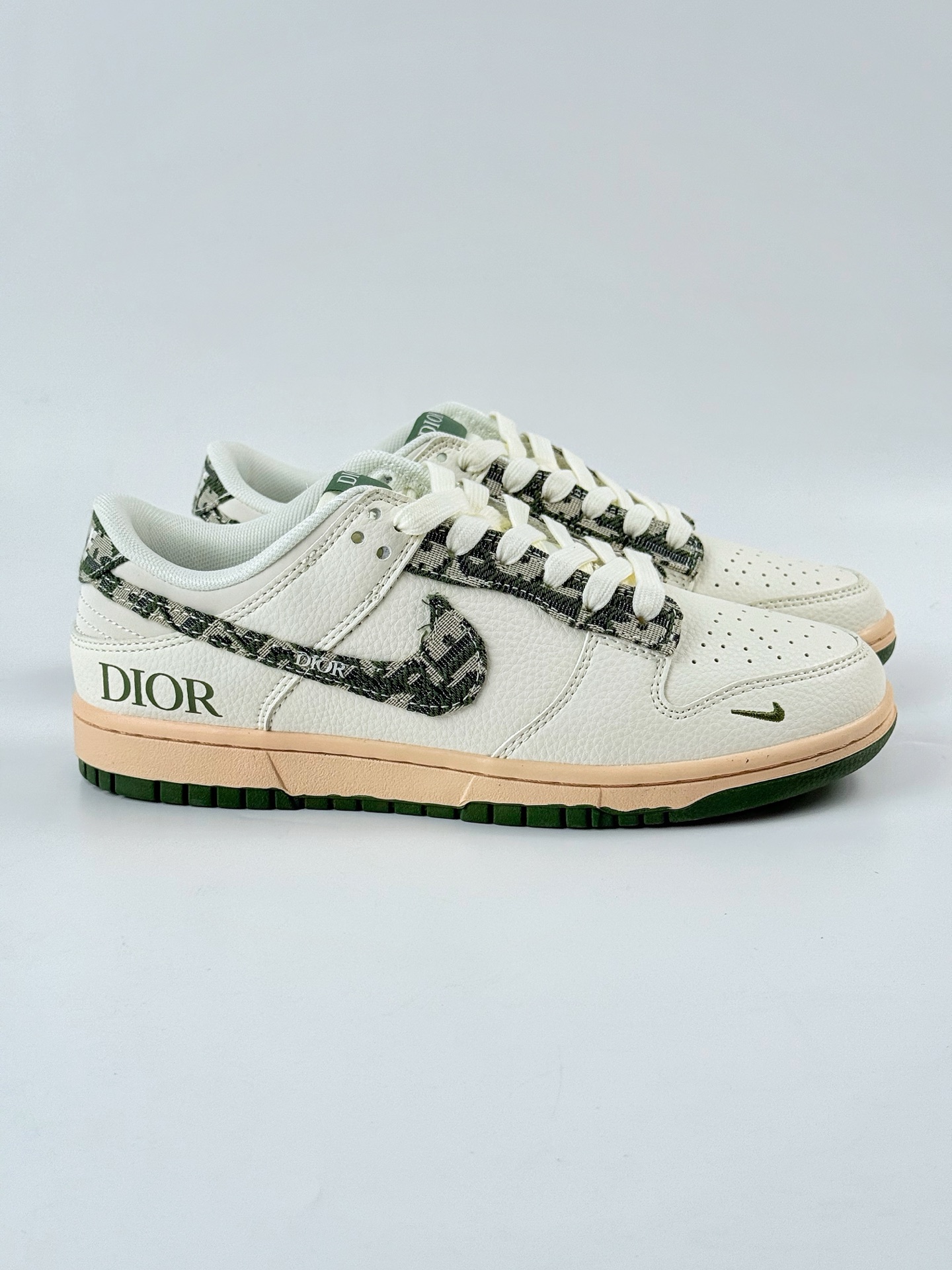 Nike SB Dunk Low x DIOR 白黑绿小勾 FC1688-226