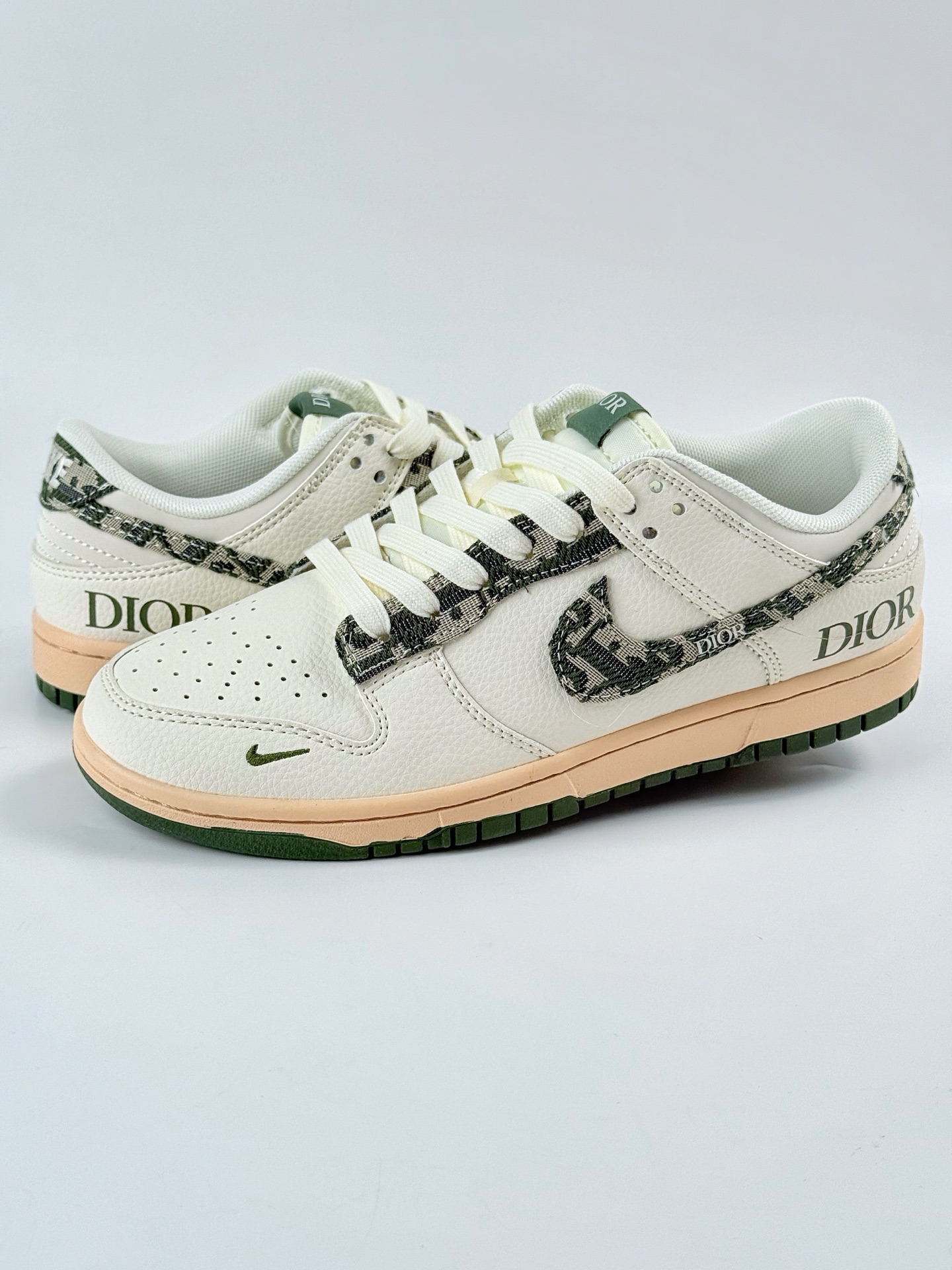 Nike SB Dunk Low x DIOR 白黑绿小勾 FC1688-226