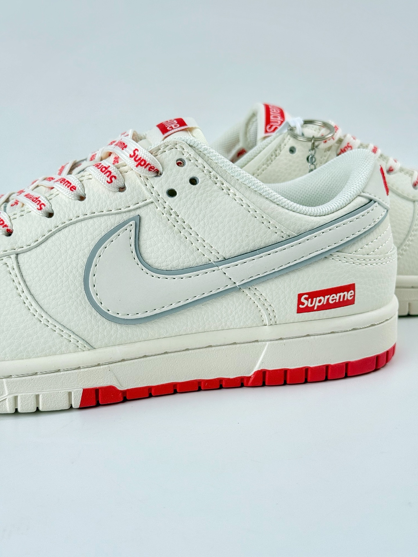 Nike SB Dunk Low x Supreme 白红小勾 XX3168-191 Nike SB Dunk Low x Supreme 白红小勾 XX3168-191