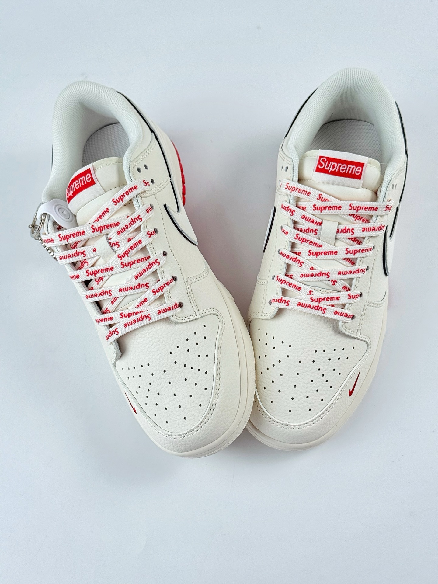 Nike SB Dunk Low x Supreme 白红小勾 XX3168-191 Nike SB Dunk Low x Supreme 白红小勾 XX3168-191