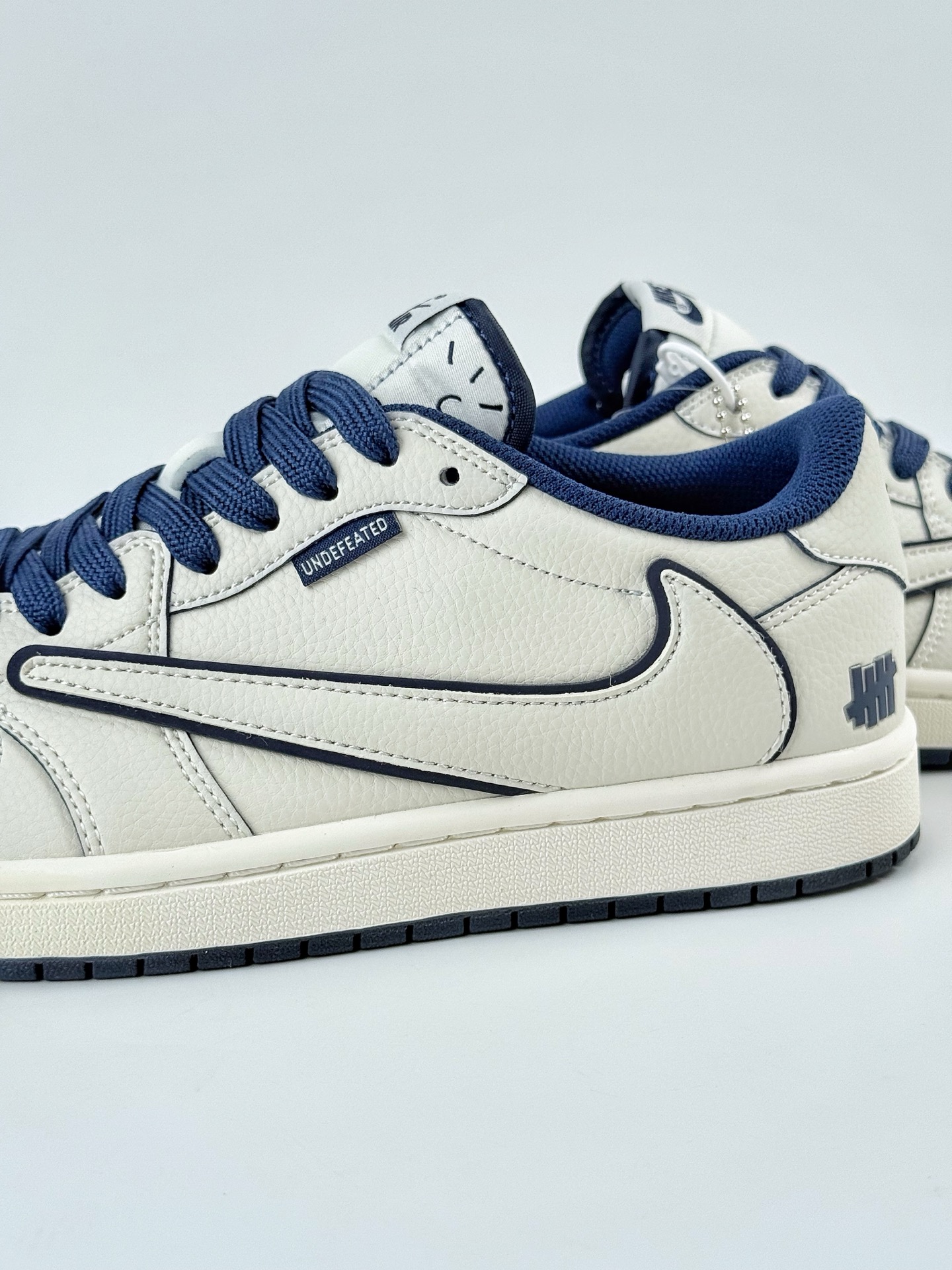 Travis Scott x Nike Air Jordan 1 Low x UNDEFEATED Air Jordan 1 Low 反转白蓝倒钩 DF1845-533