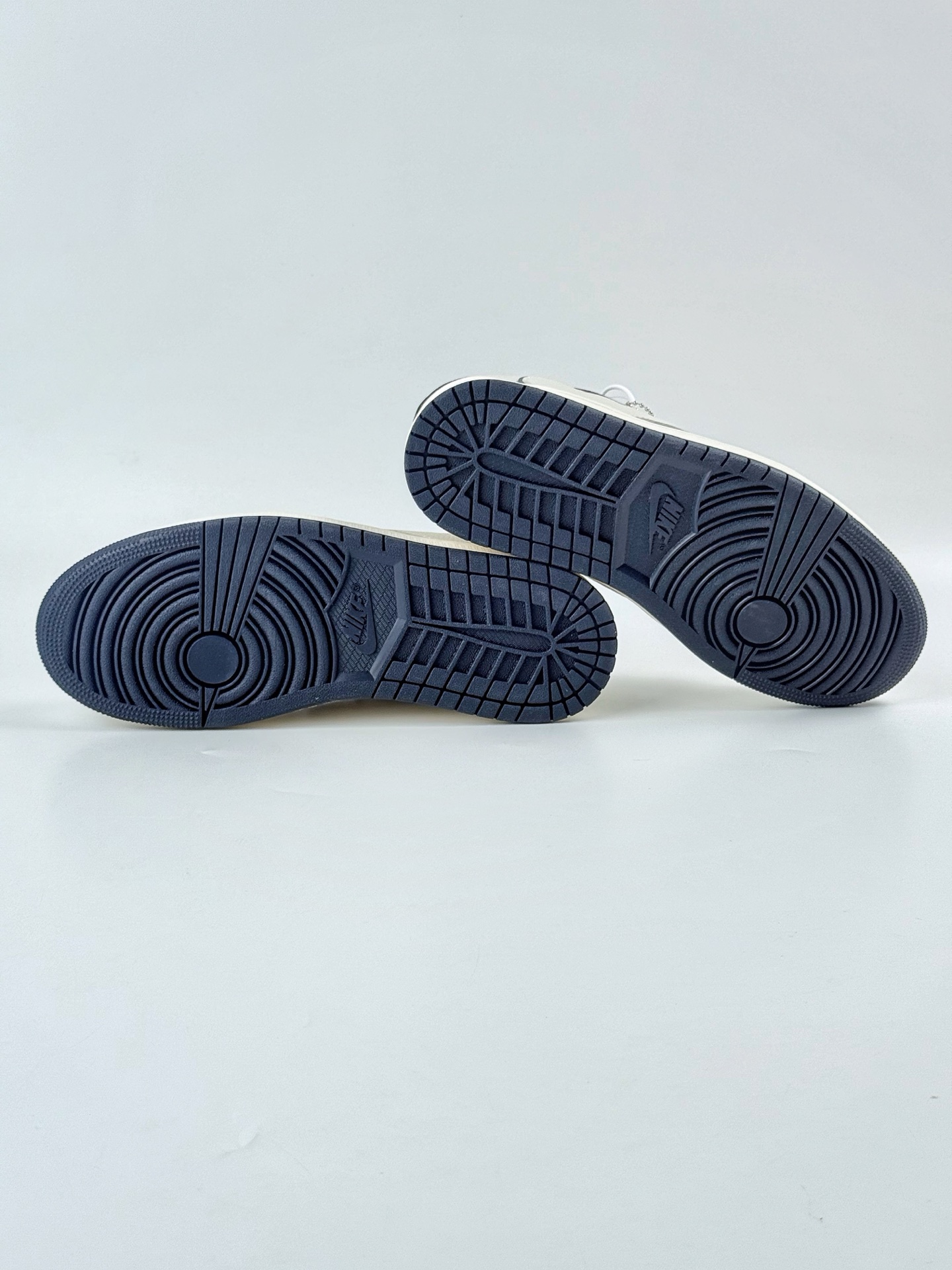 Travis Scott x Nike Air Jordan 1 Low x UNDEFEATED Air Jordan 1 Low 反转白蓝倒钩 DF1845-533