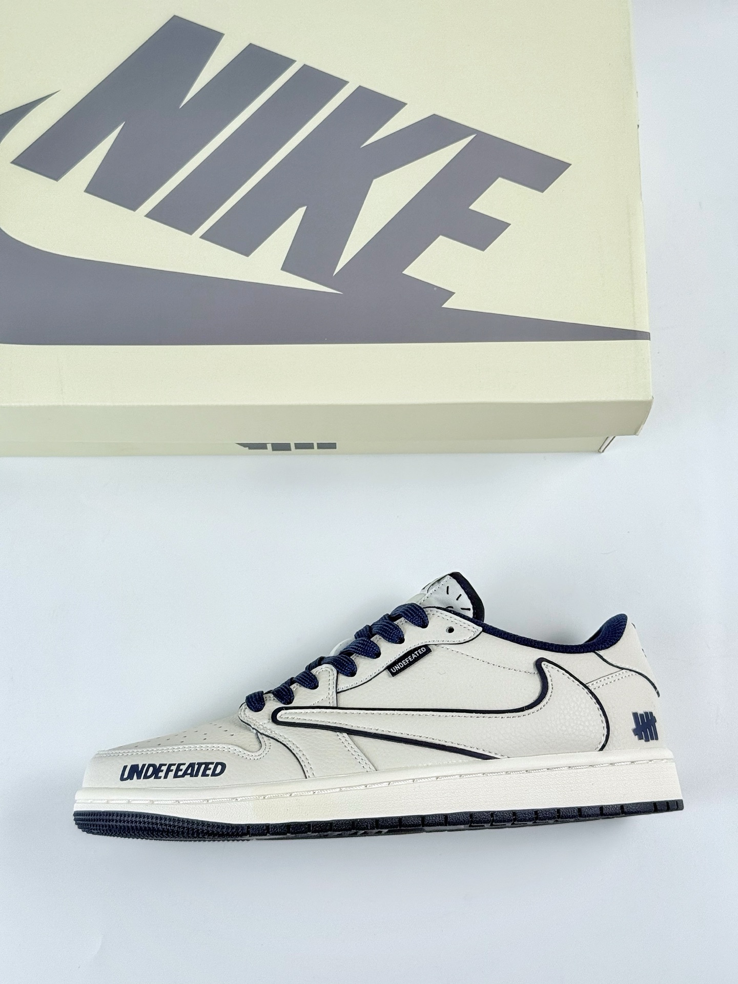 Travis Scott x Nike Air Jordan 1 Low x UNDEFEATED Air Jordan 1 Low 反转白蓝倒钩 DF1845-533