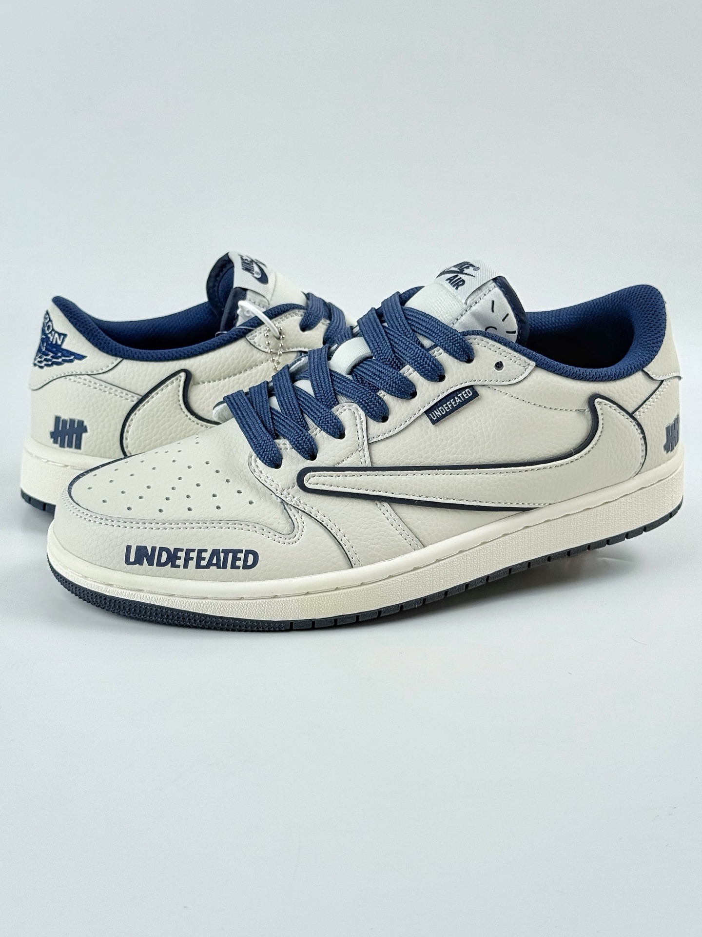 Travis Scott x Nike Air Jordan 1 Low x UNDEFEATED Air Jordan 1 Low 反转白蓝倒钩 DF1845-533