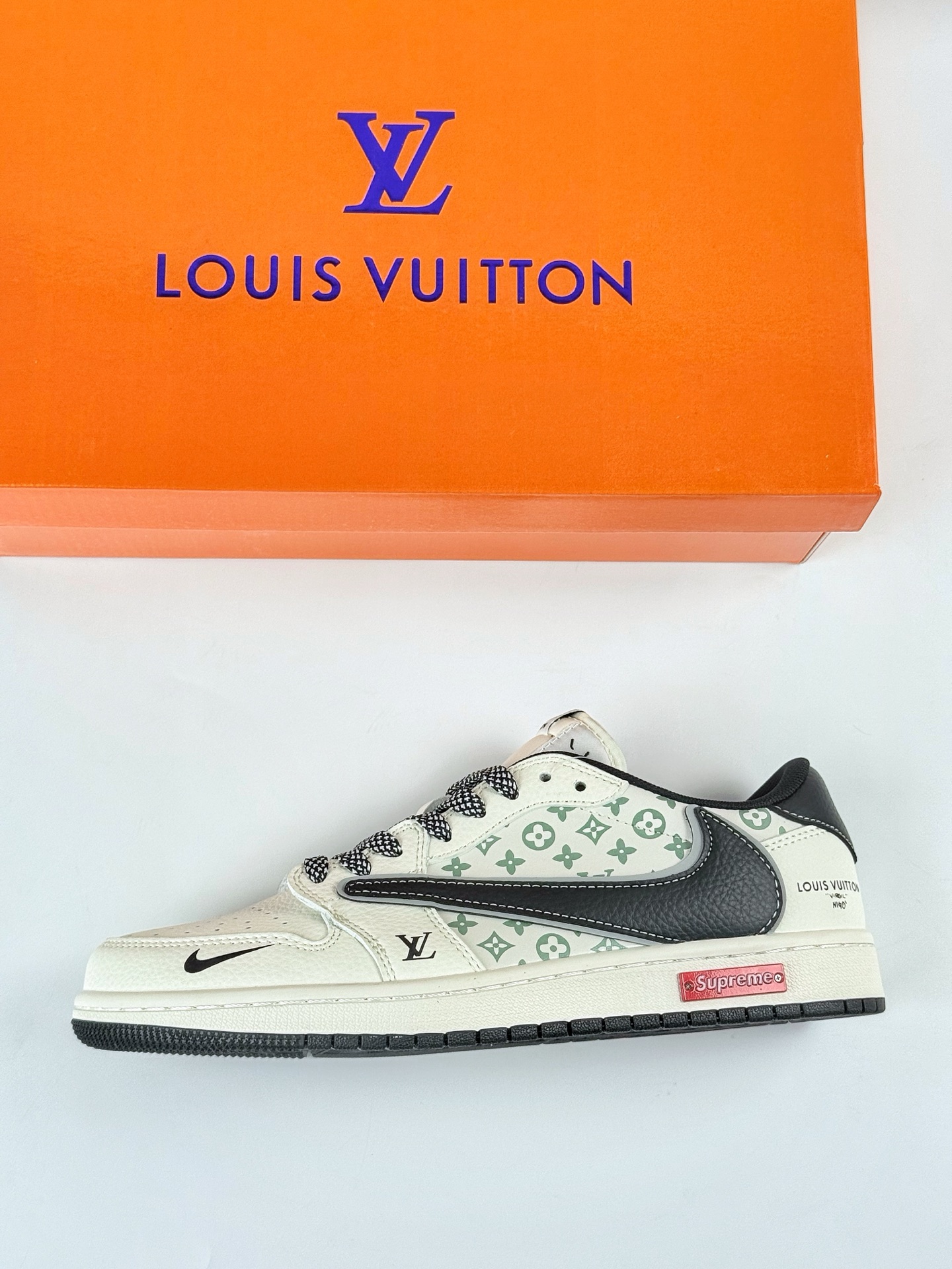 Travis Scott x Nike Air Jordan 1 Low x Louis Vuitton Air Jordan 1 Low 反转白黑小勾满天星倒钩  YX5066-335